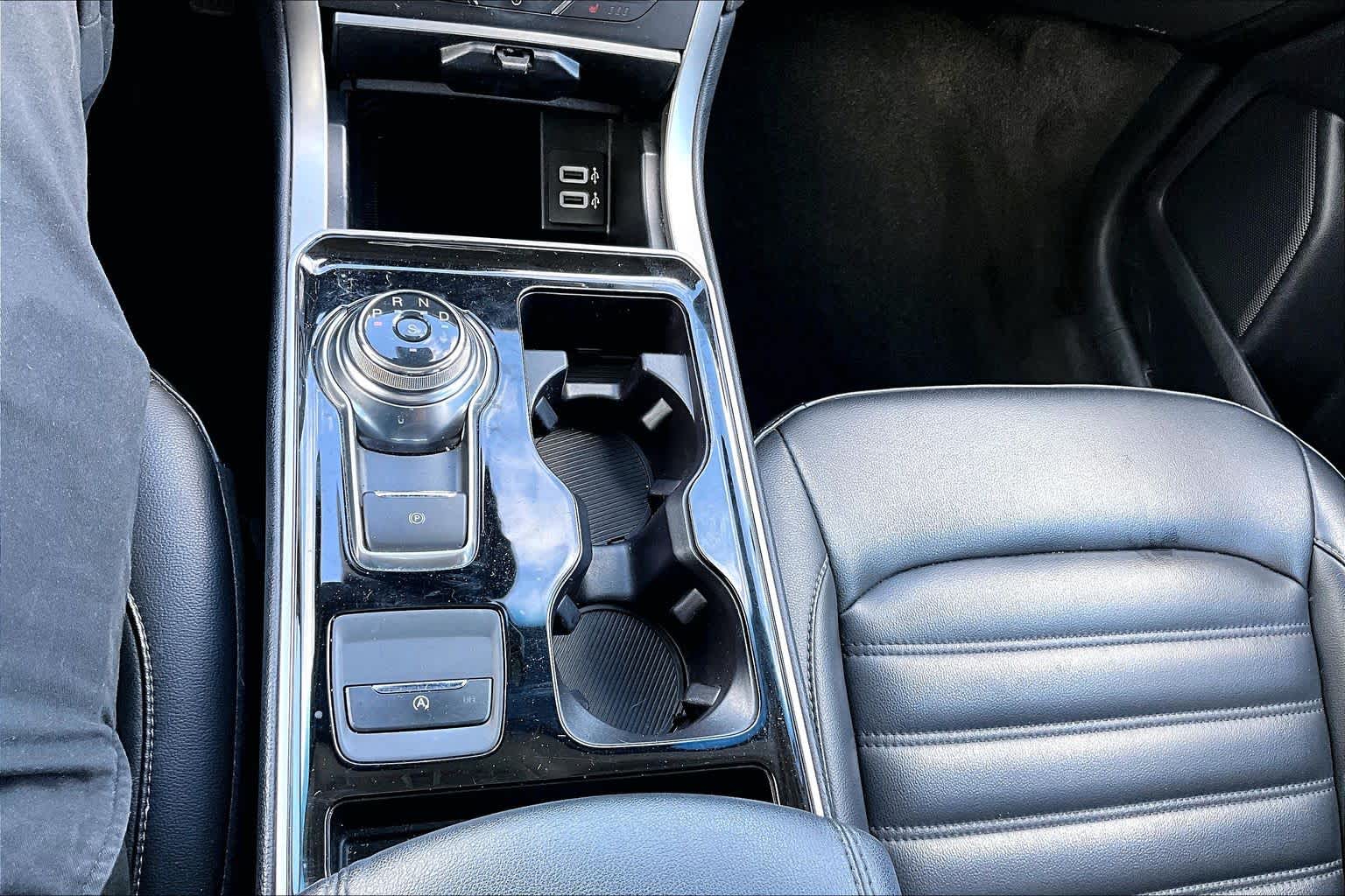 2019 Ford Edge photo 35 of 37