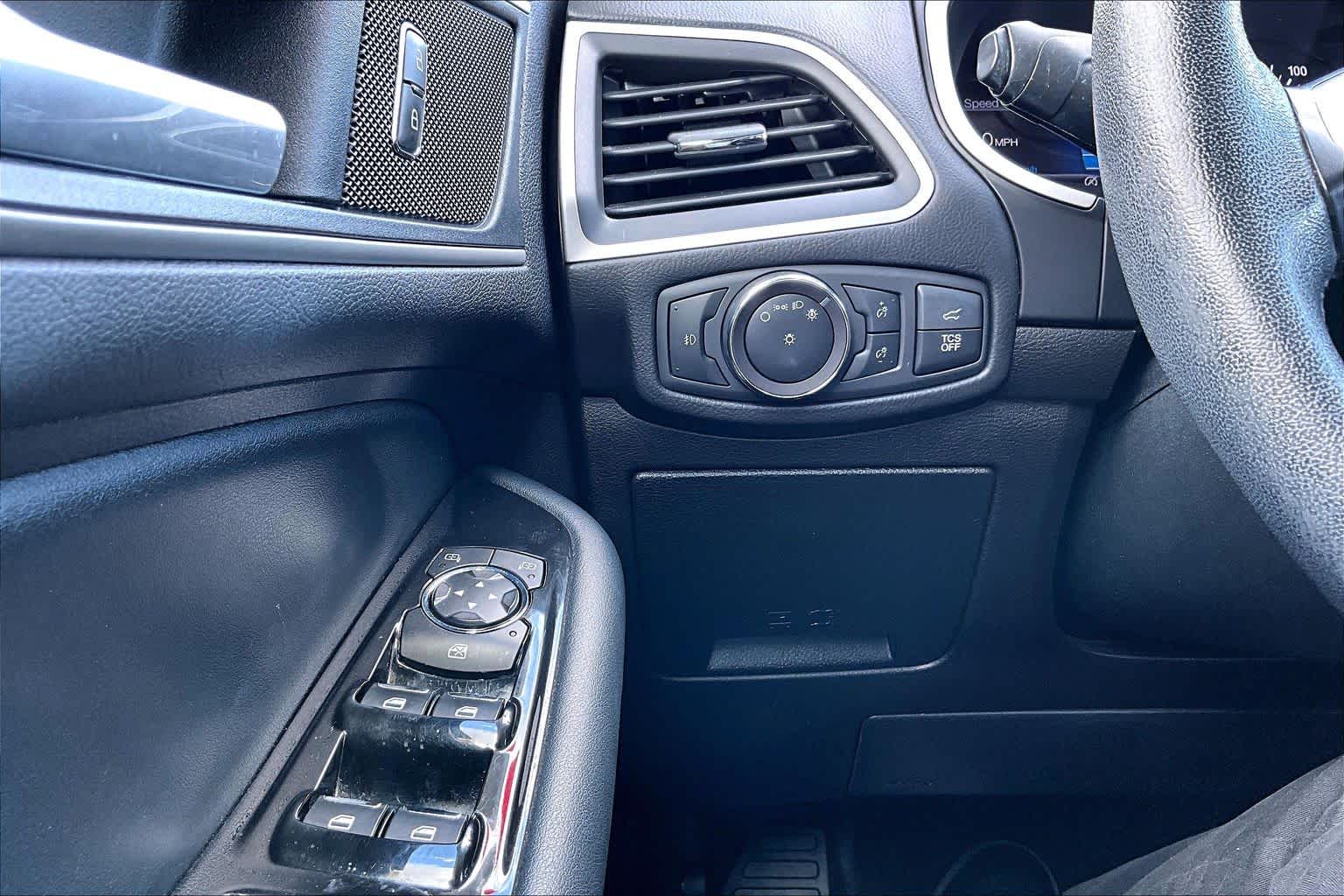 2019 Ford Edge photo 36 of 37