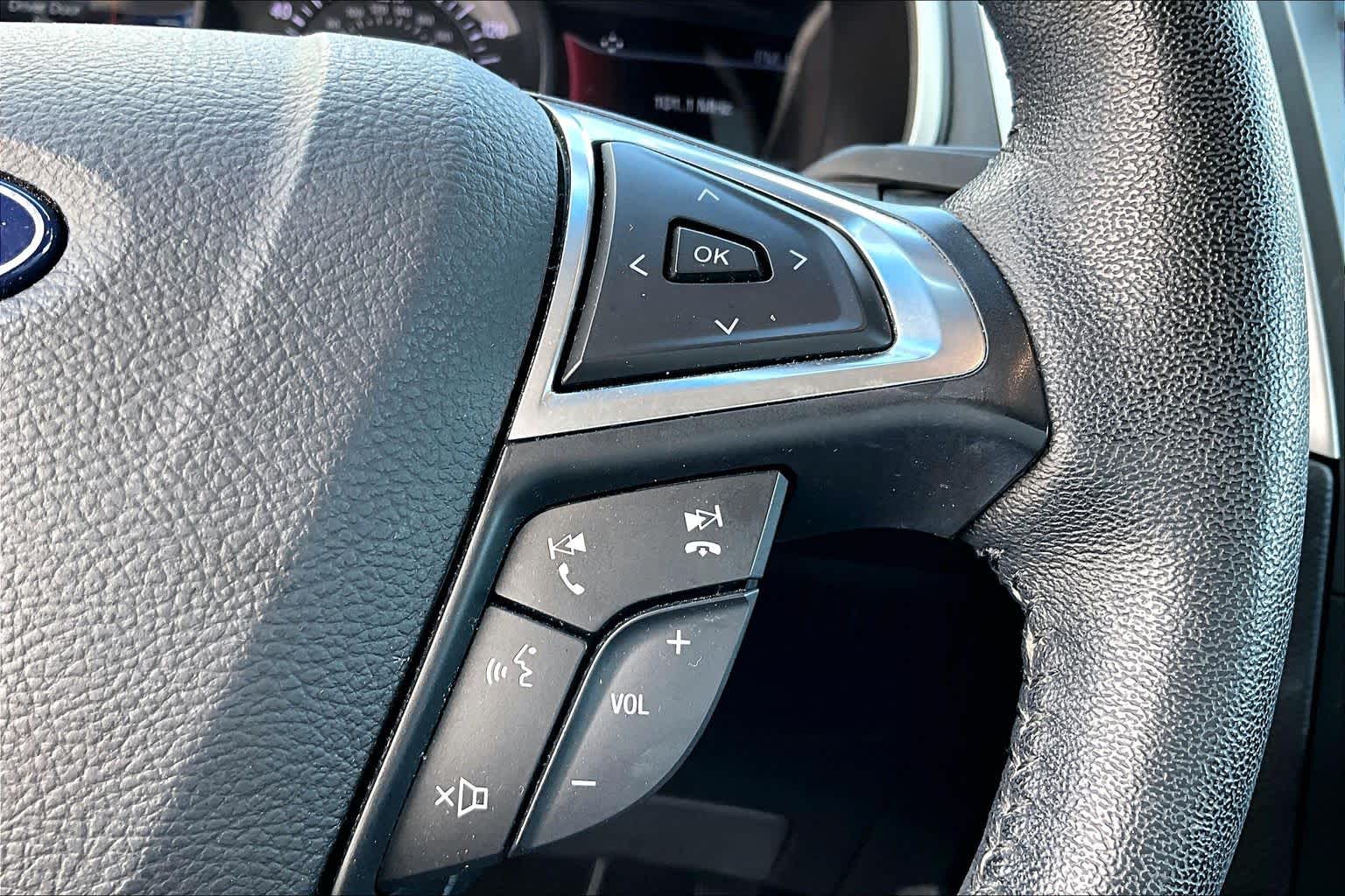 2019 Ford Edge photo 25 of 37