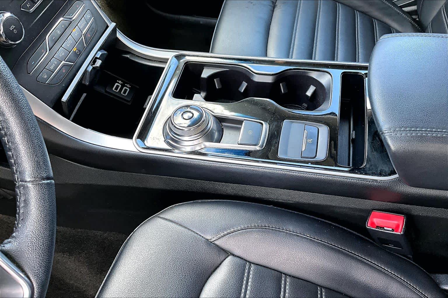 2019 Ford Edge photo 17 of 37