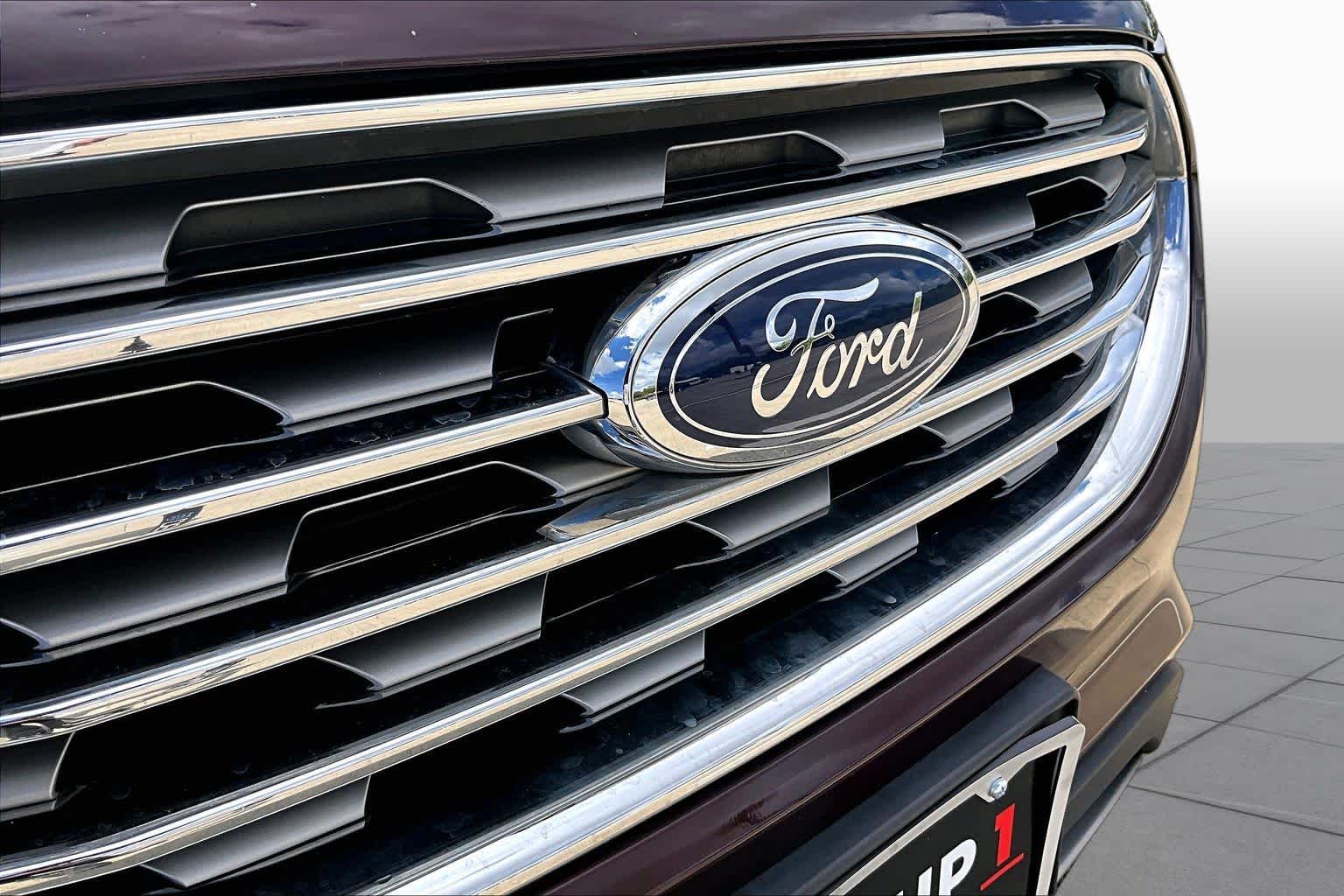 2019 Ford Edge photo 30 of 37