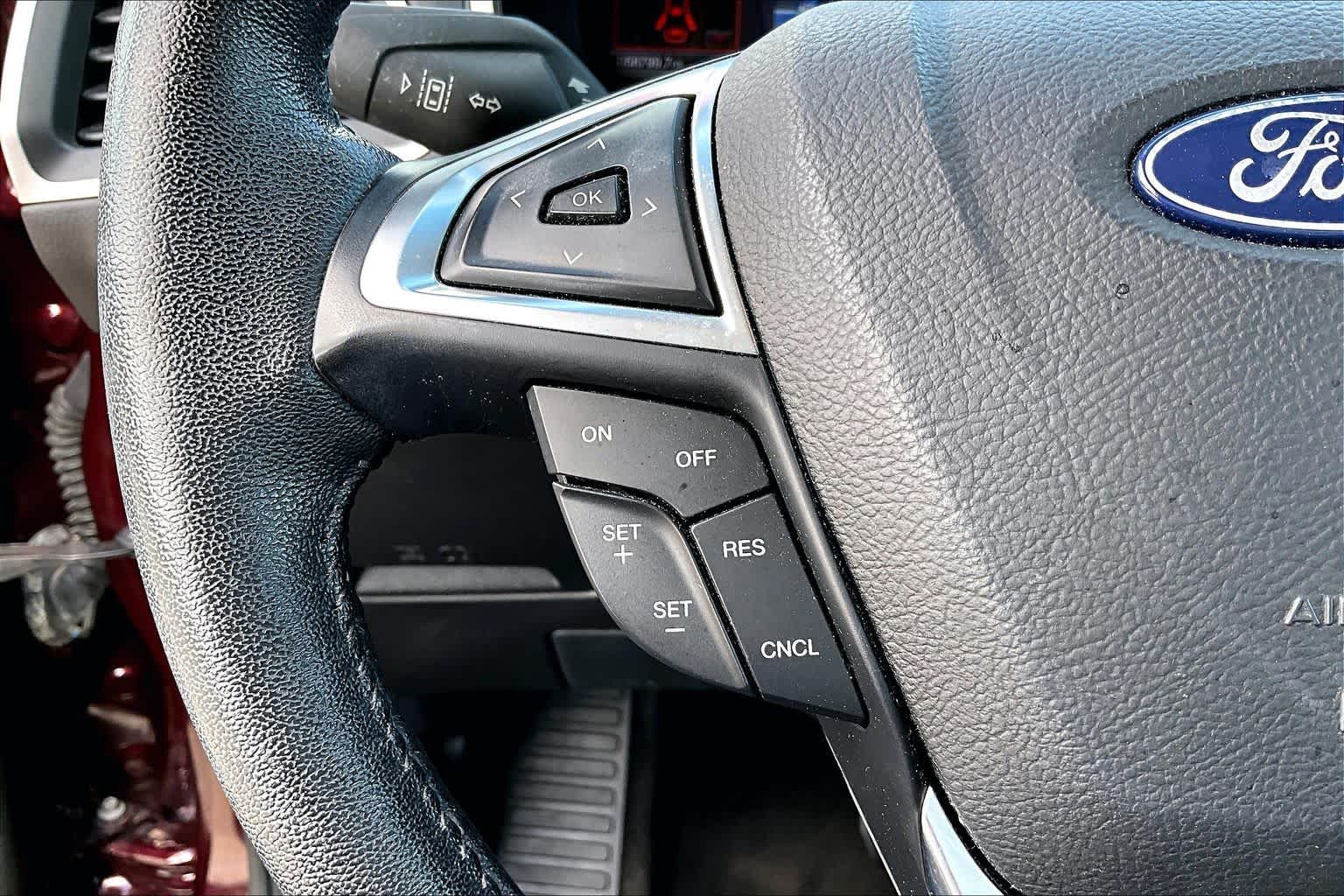 2019 Ford Edge photo 24 of 37