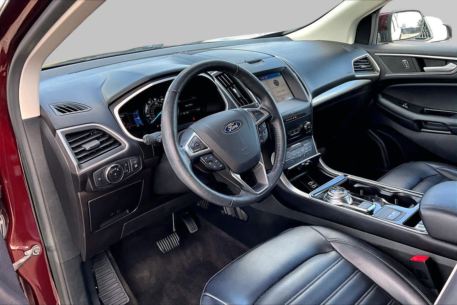 2019 Ford Edge photo 18 of 37
