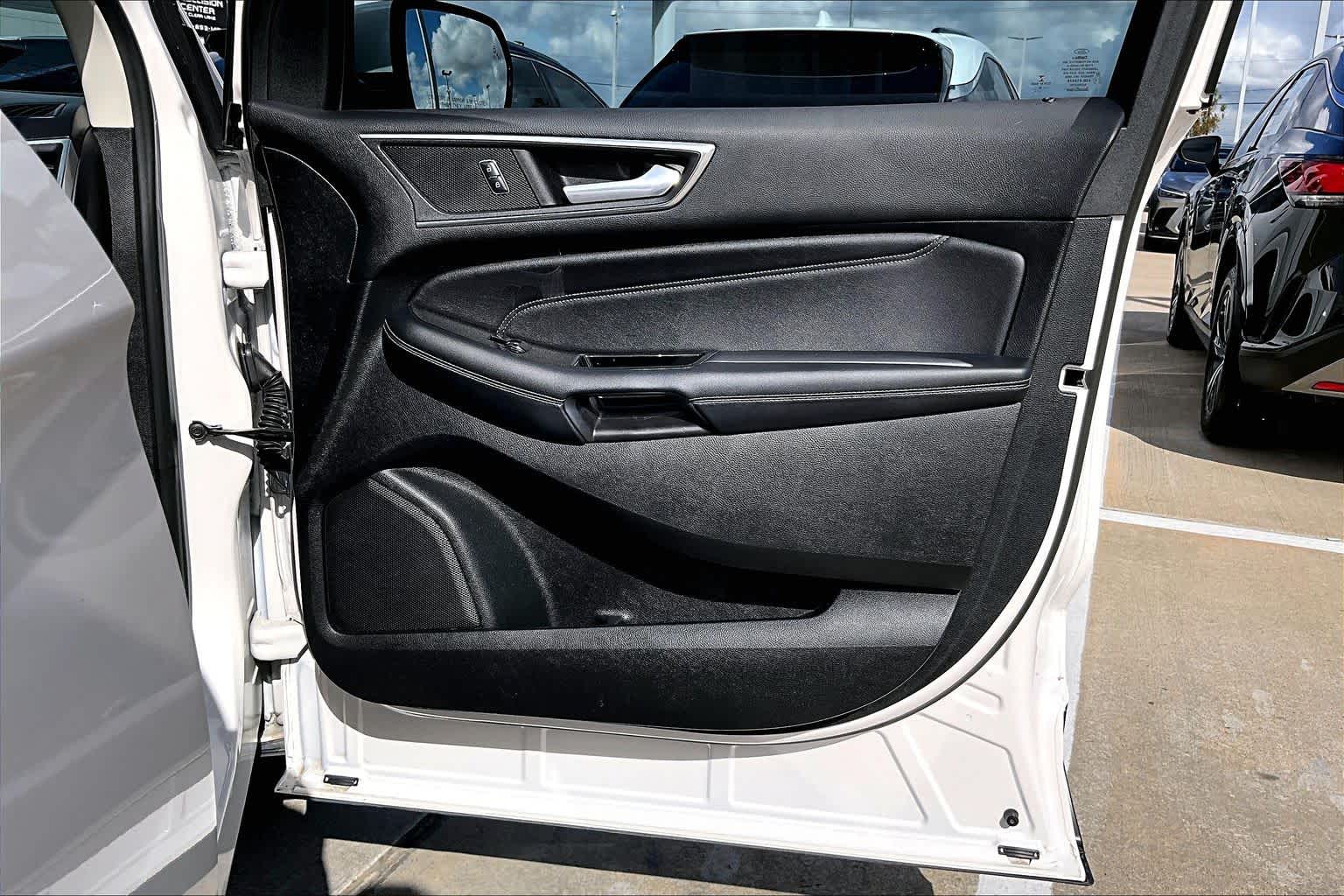 2016 Ford Edge Titanium White Platinum Metallic Tri-Coat at Tomball Ford