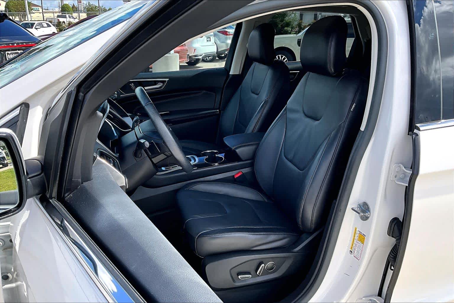 2016 Ford Edge Titanium White Platinum Metallic Tri-Coat at Tomball Ford