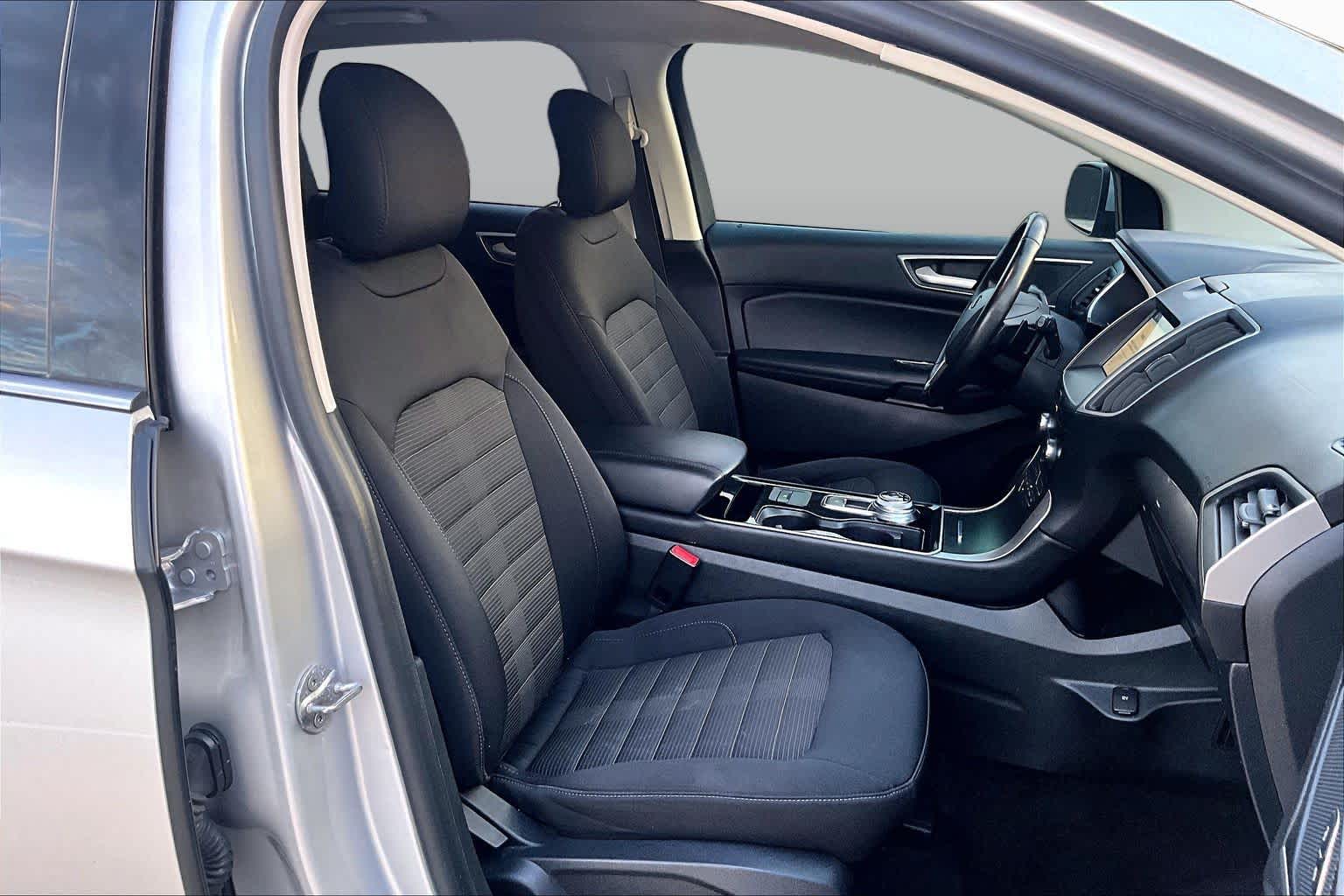 2019 Ford Edge photo 9 of 35