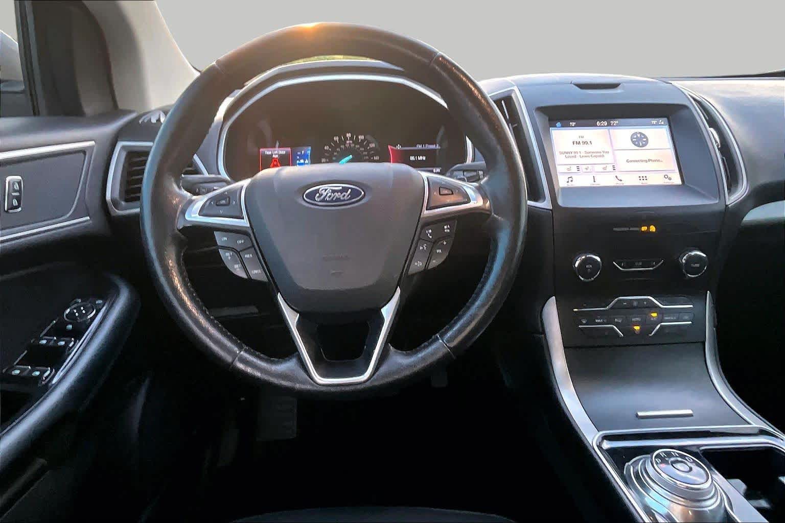 2019 Ford Edge photo 6 of 35