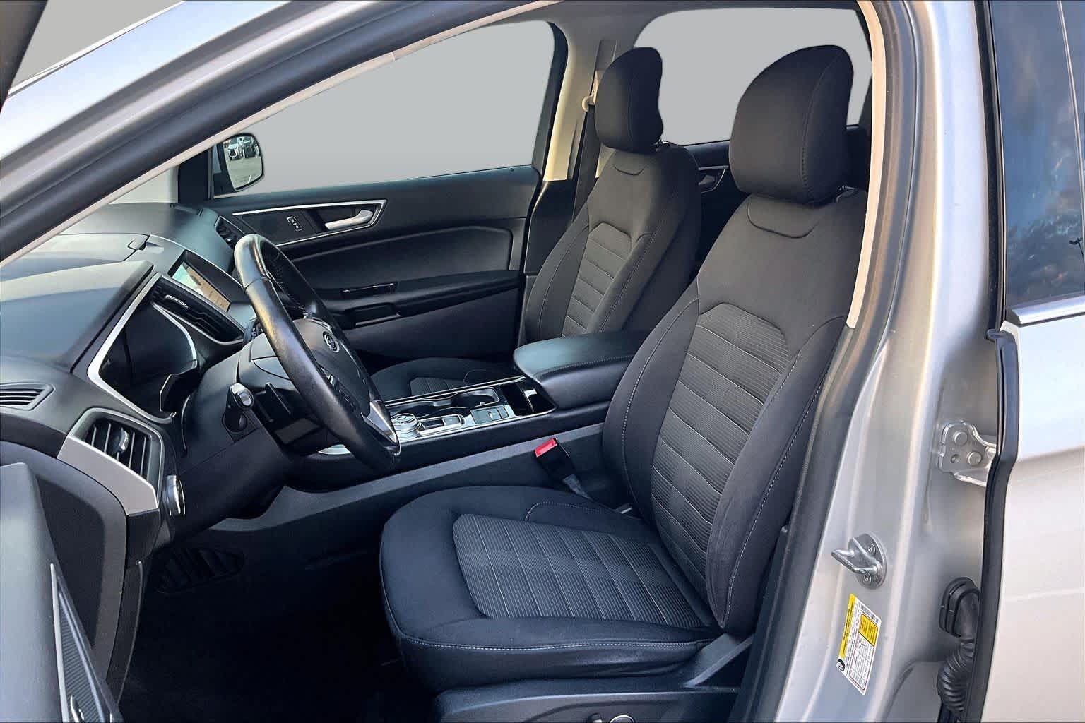 2019 Ford Edge photo 8 of 35