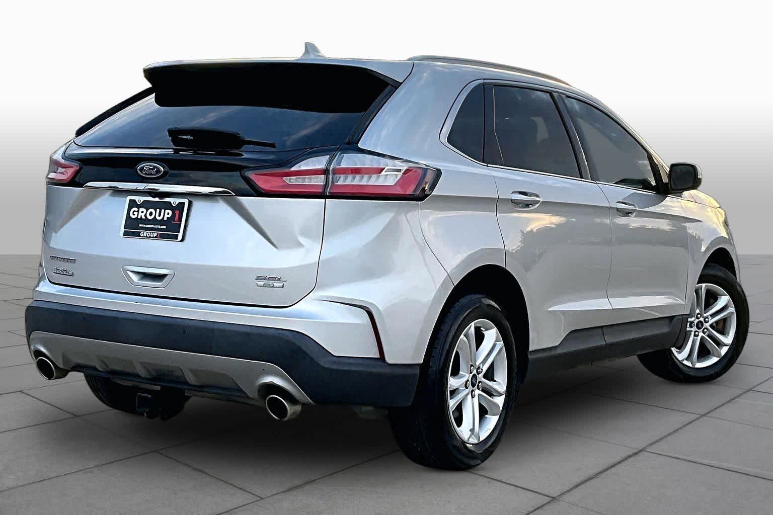 2019 Ford Edge photo 12 of 35