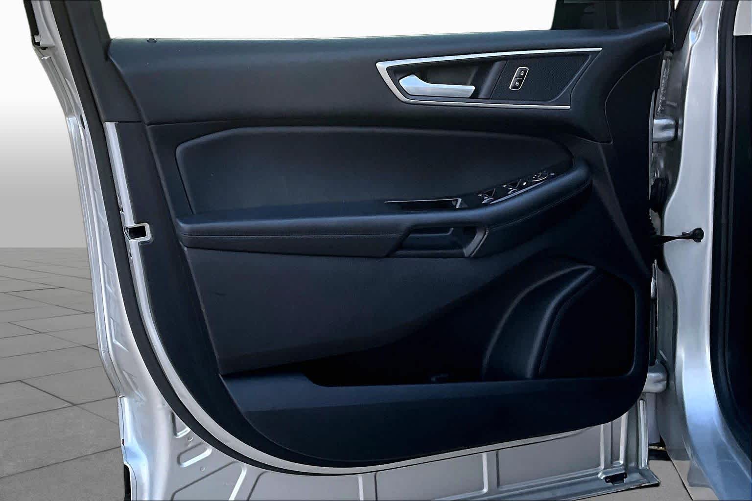 2019 Ford Edge photo 20 of 35