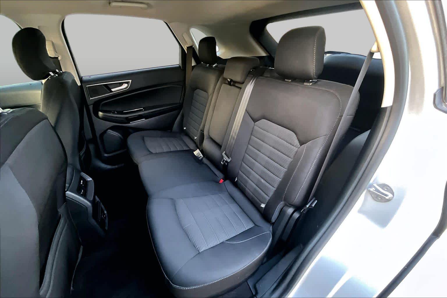 2019 Ford Edge photo 19 of 35