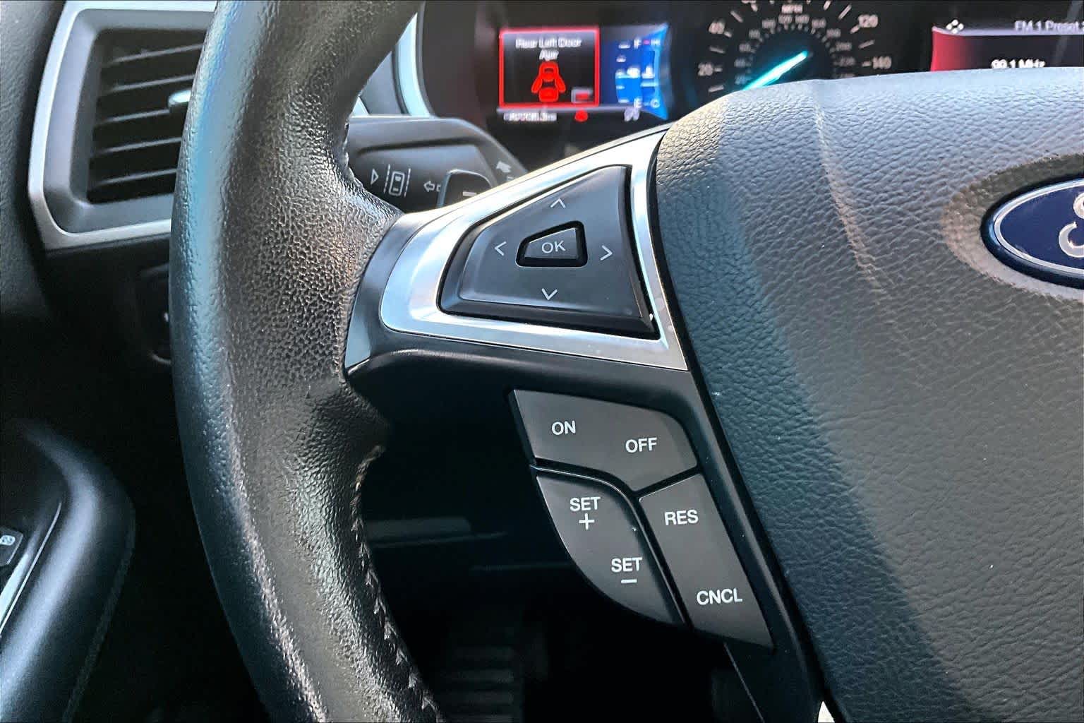 2019 Ford Edge photo 22 of 35