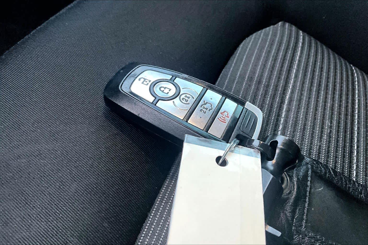 2019 Ford Edge photo 13 of 35