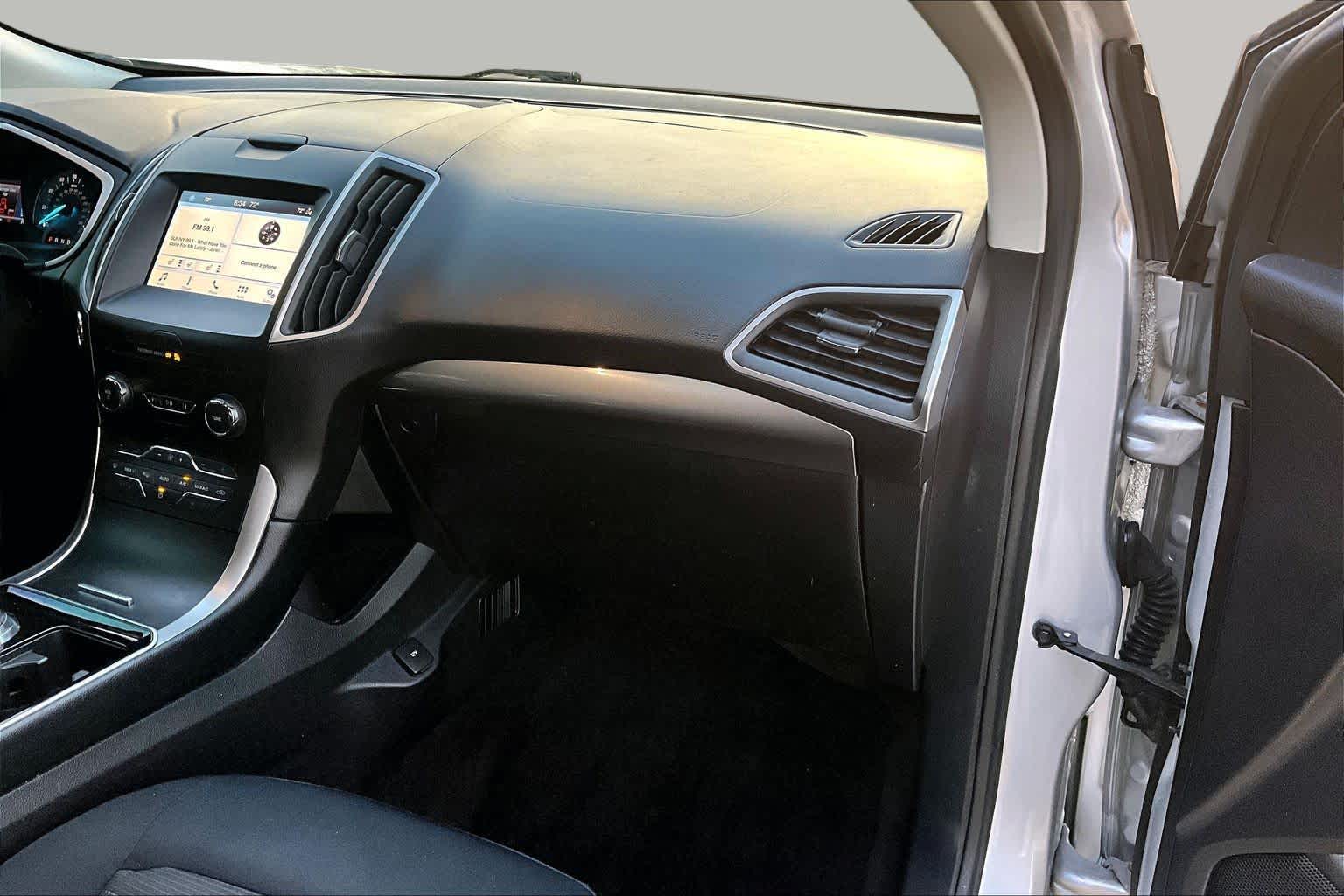 2019 Ford Edge photo 17 of 35