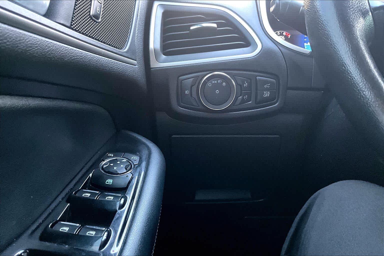 2019 Ford Edge photo 34 of 35