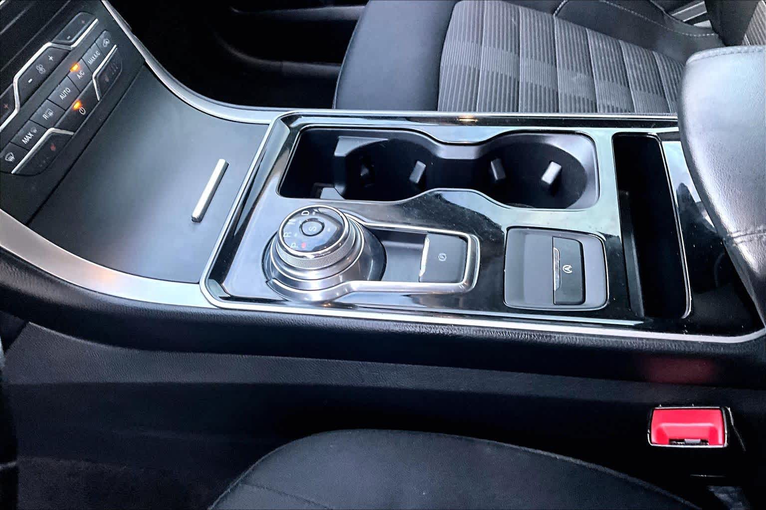 2019 Ford Edge photo 15 of 35