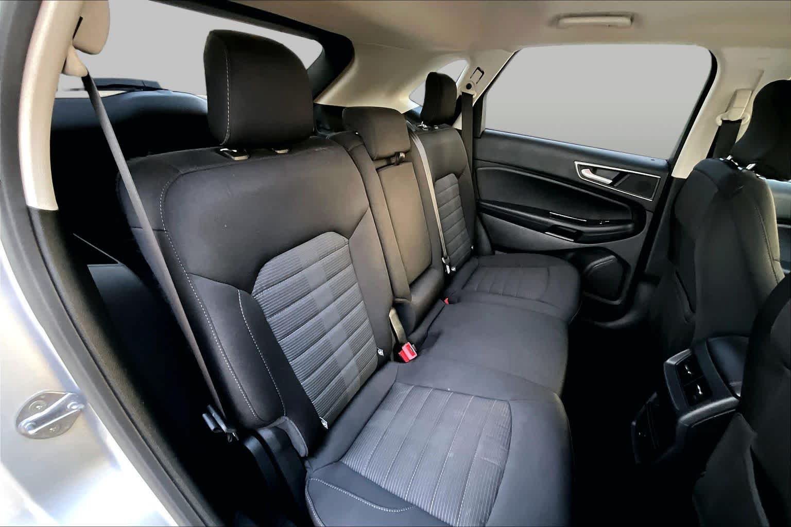 2019 Ford Edge photo 18 of 35