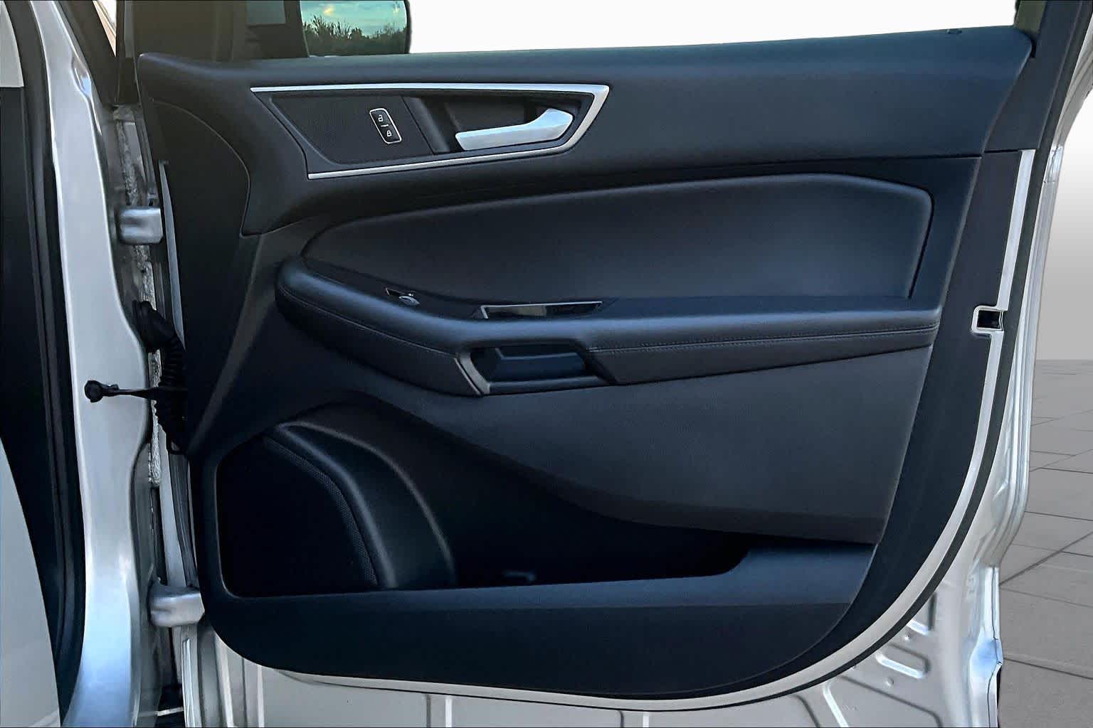 2019 Ford Edge photo 21 of 35