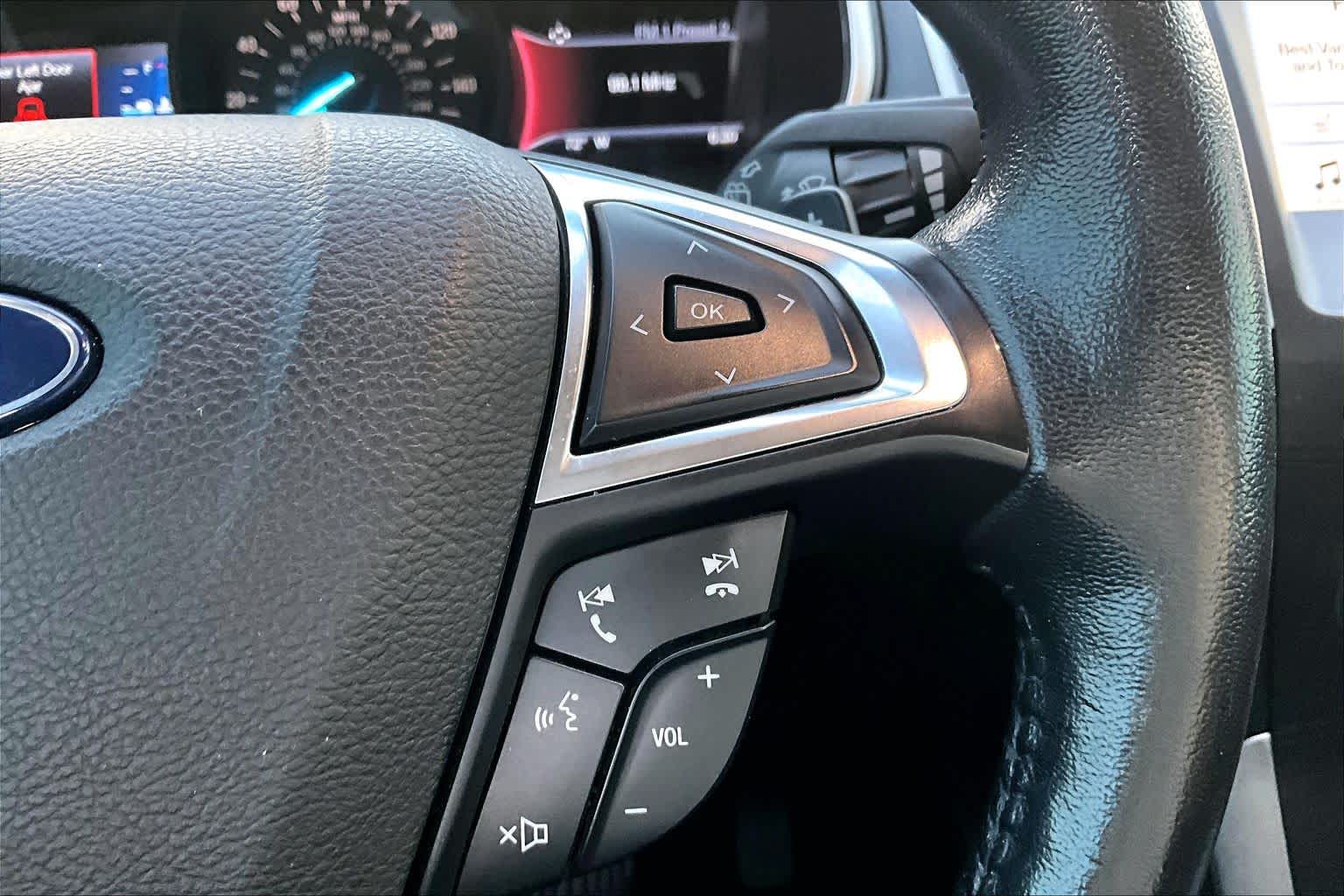 2019 Ford Edge photo 23 of 35