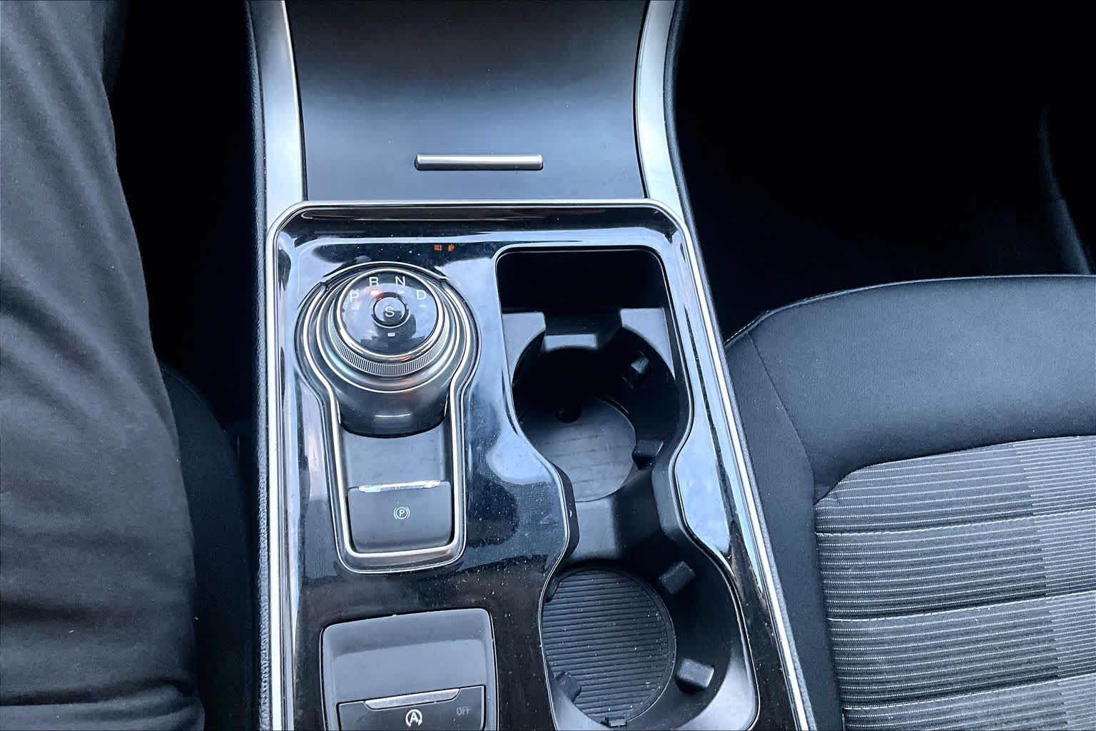 2019 Ford Edge photo 33 of 35