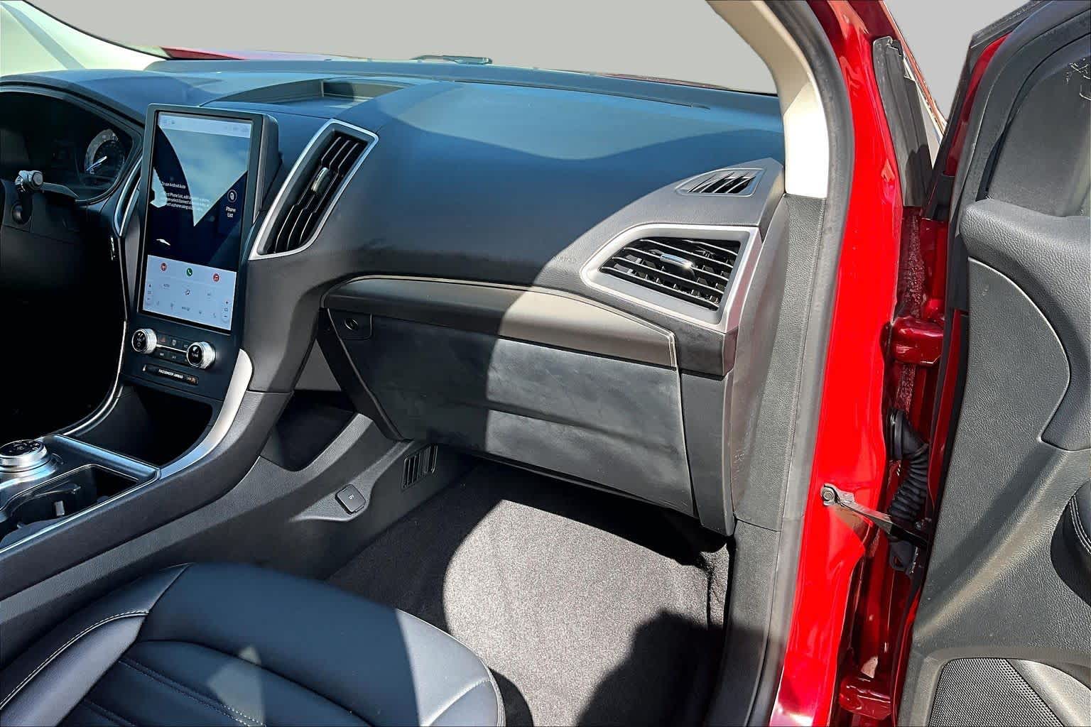2022 Ford Edge photo 18 of 36