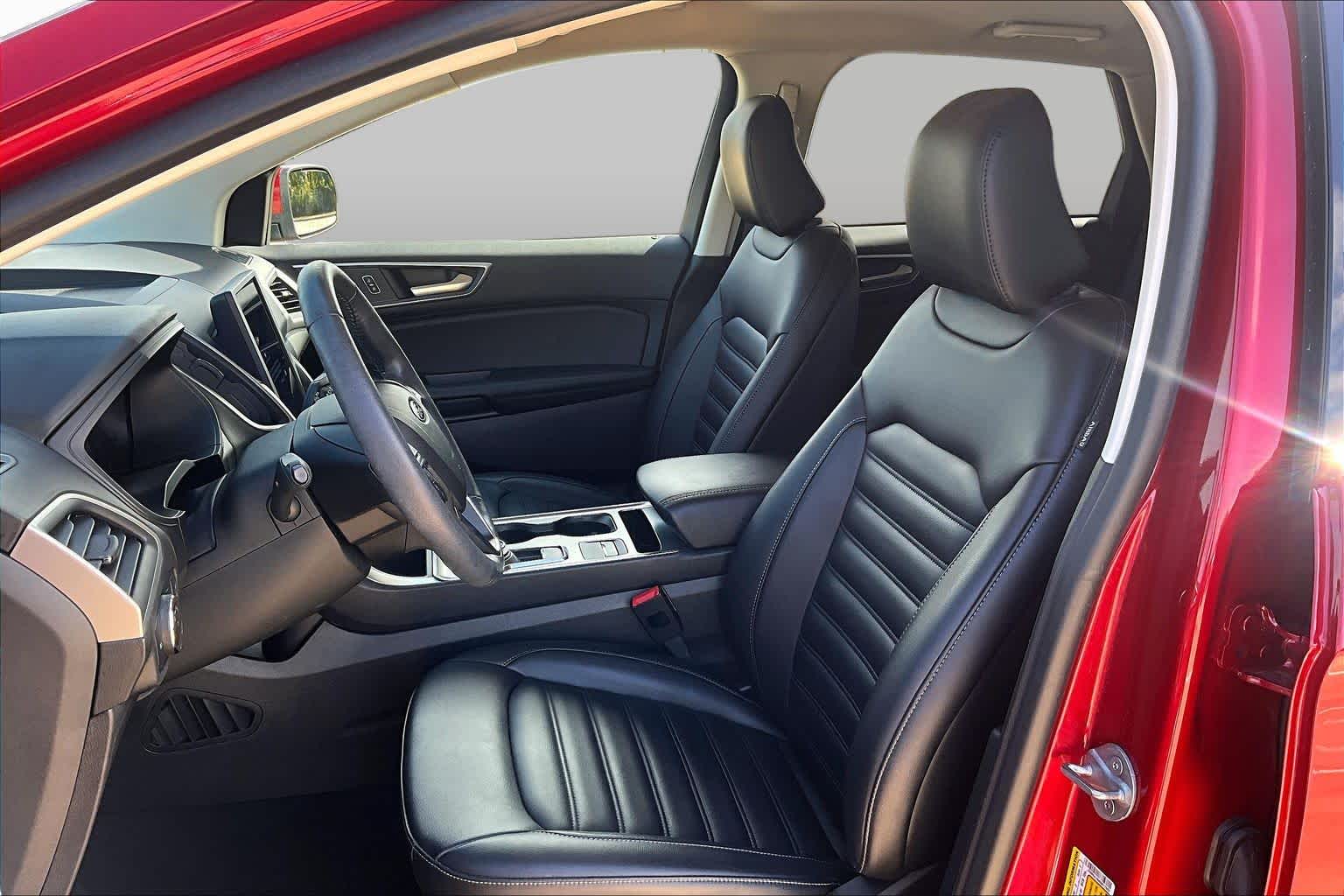 2022 Ford Edge photo 8 of 36