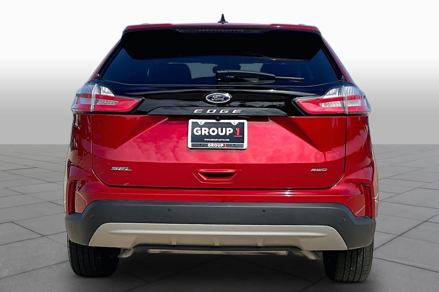 2022 Ford Edge photo 5 of 36