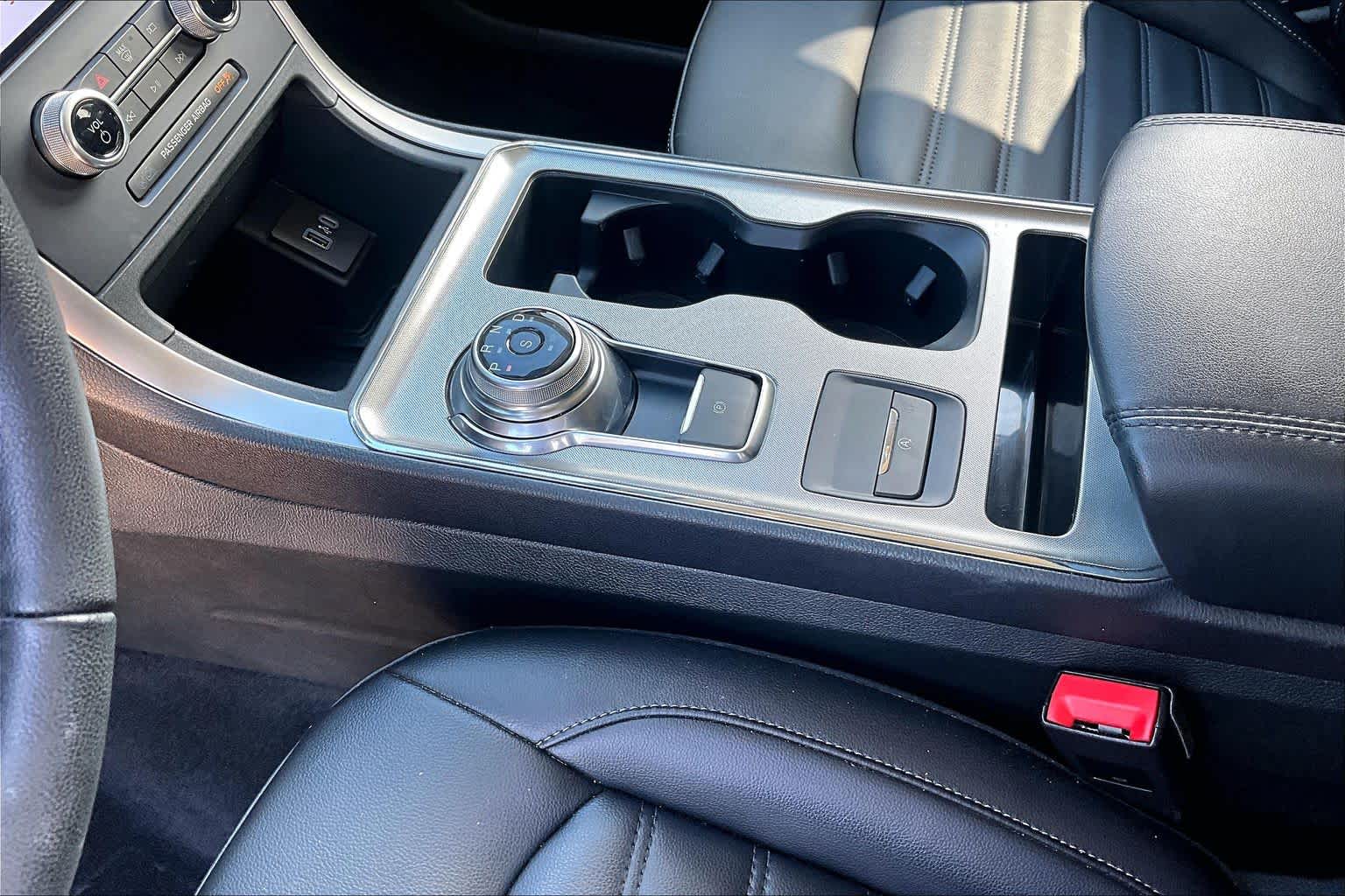 2022 Ford Edge photo 16 of 36