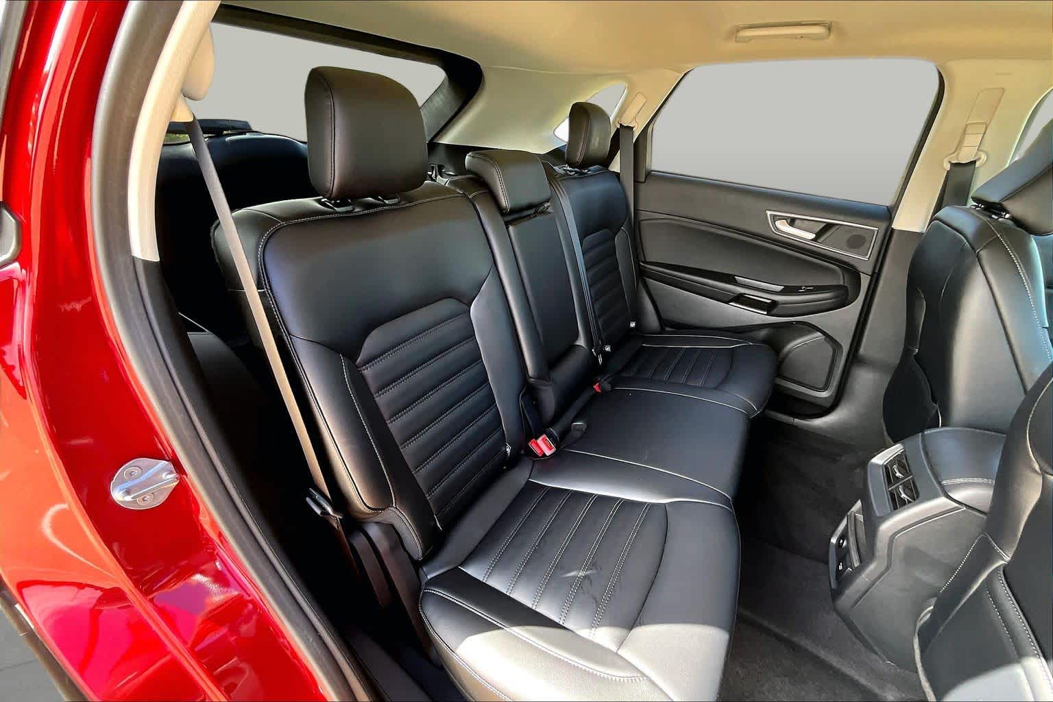 2022 Ford Edge photo 19 of 36