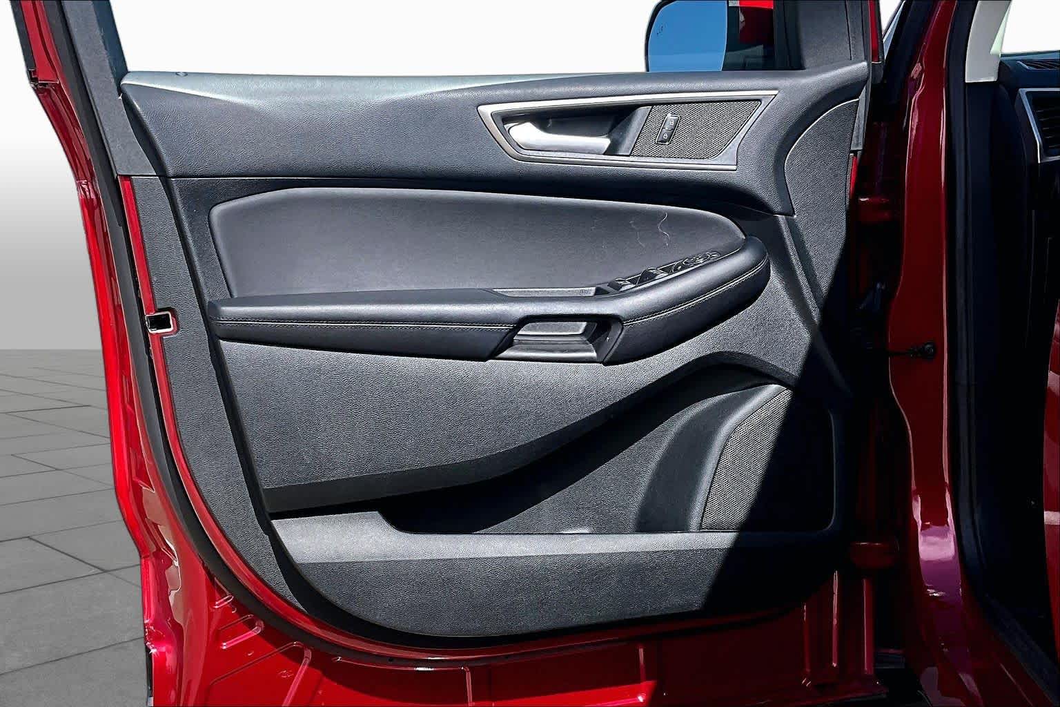 2022 Ford Edge photo 21 of 36