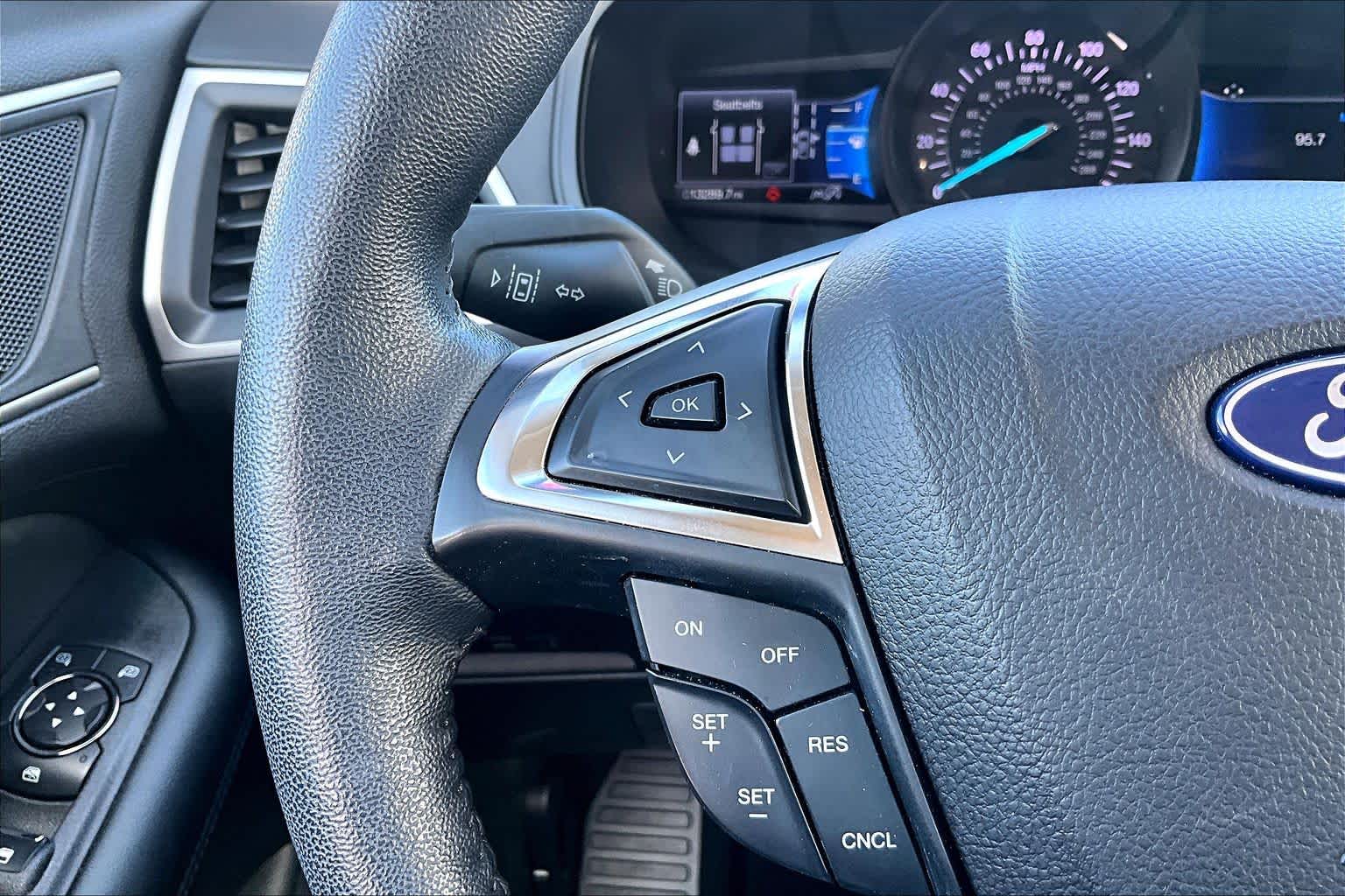 2022 Ford Edge photo 23 of 36
