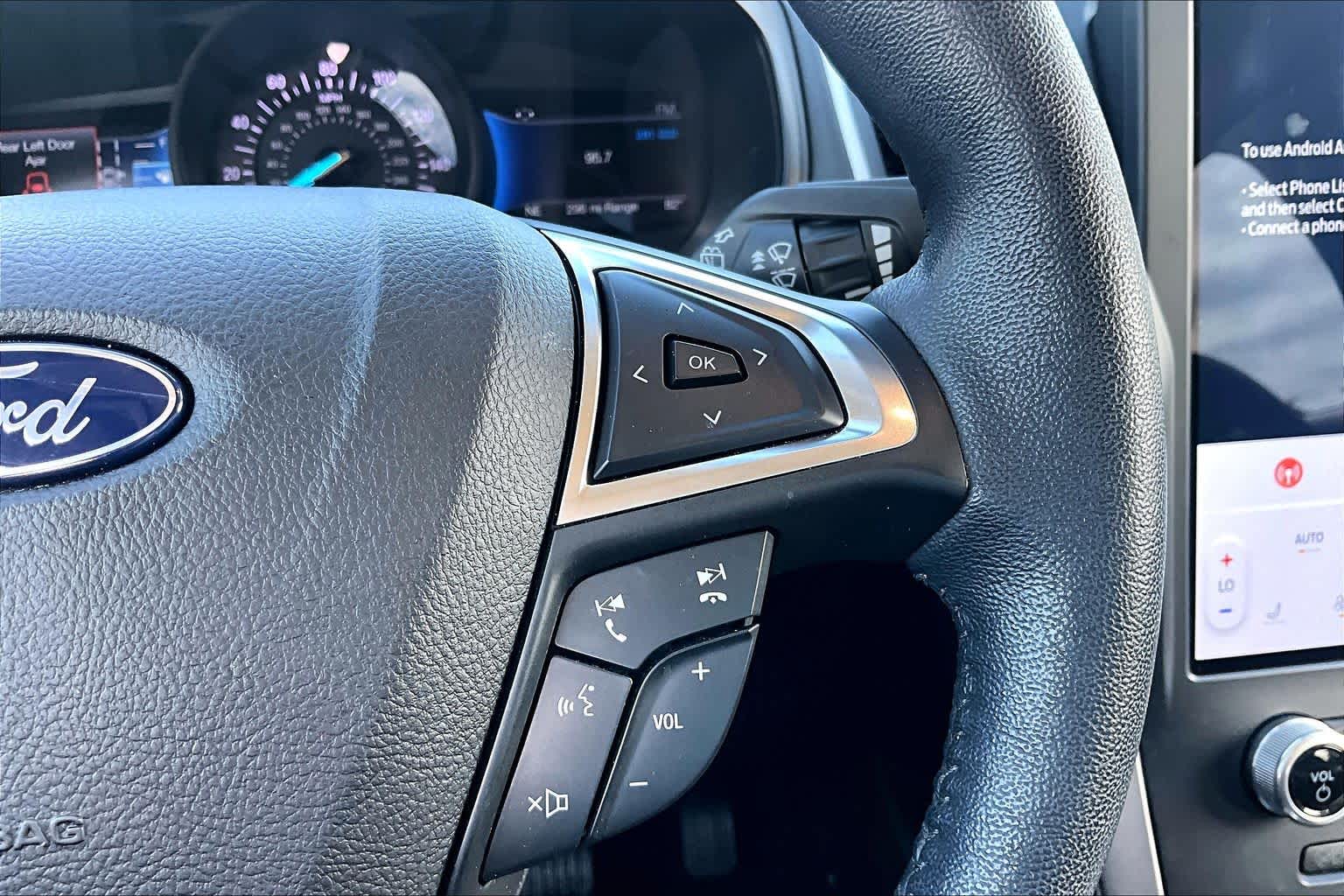 2022 Ford Edge photo 24 of 36