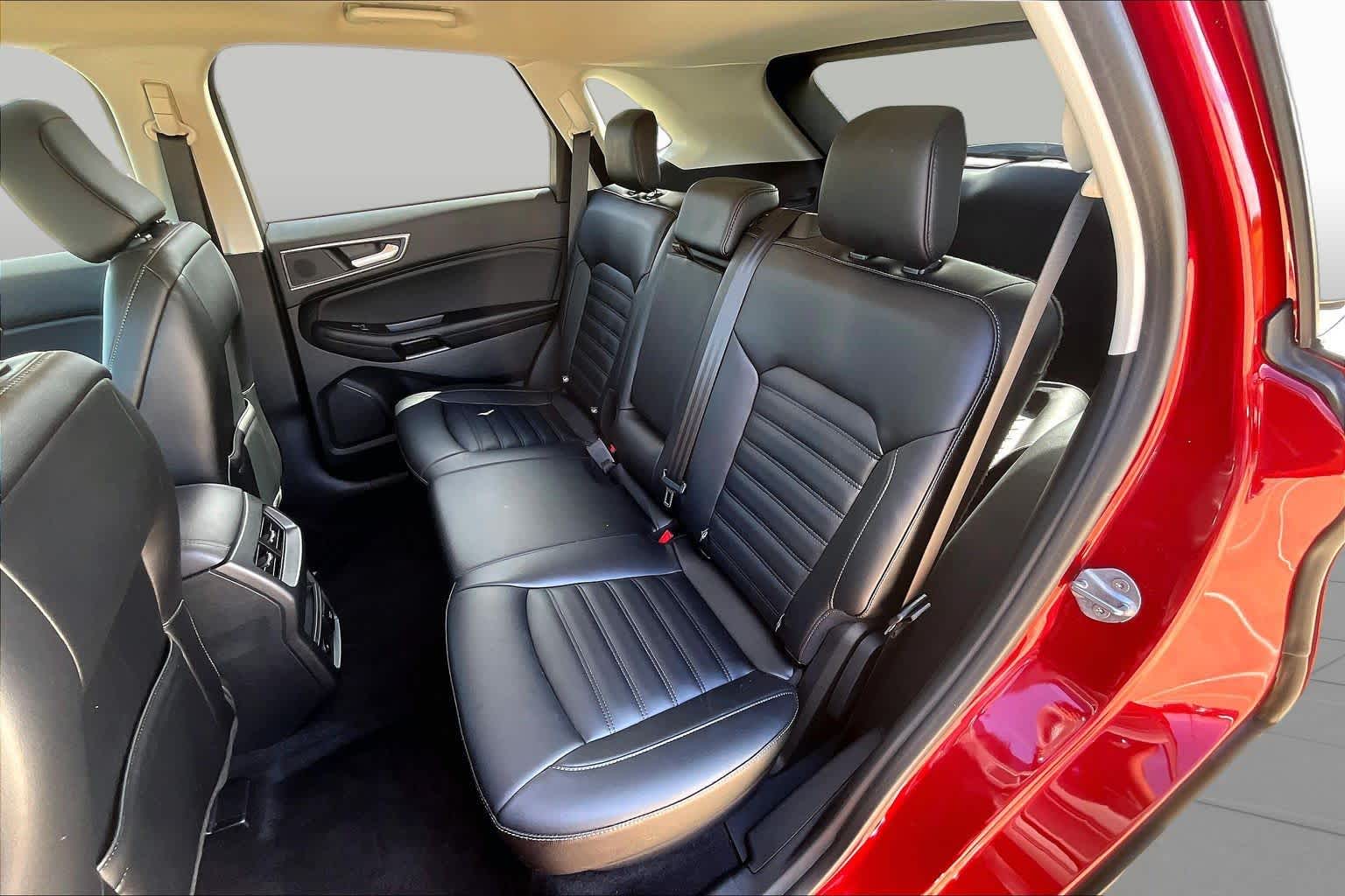 2022 Ford Edge photo 20 of 36
