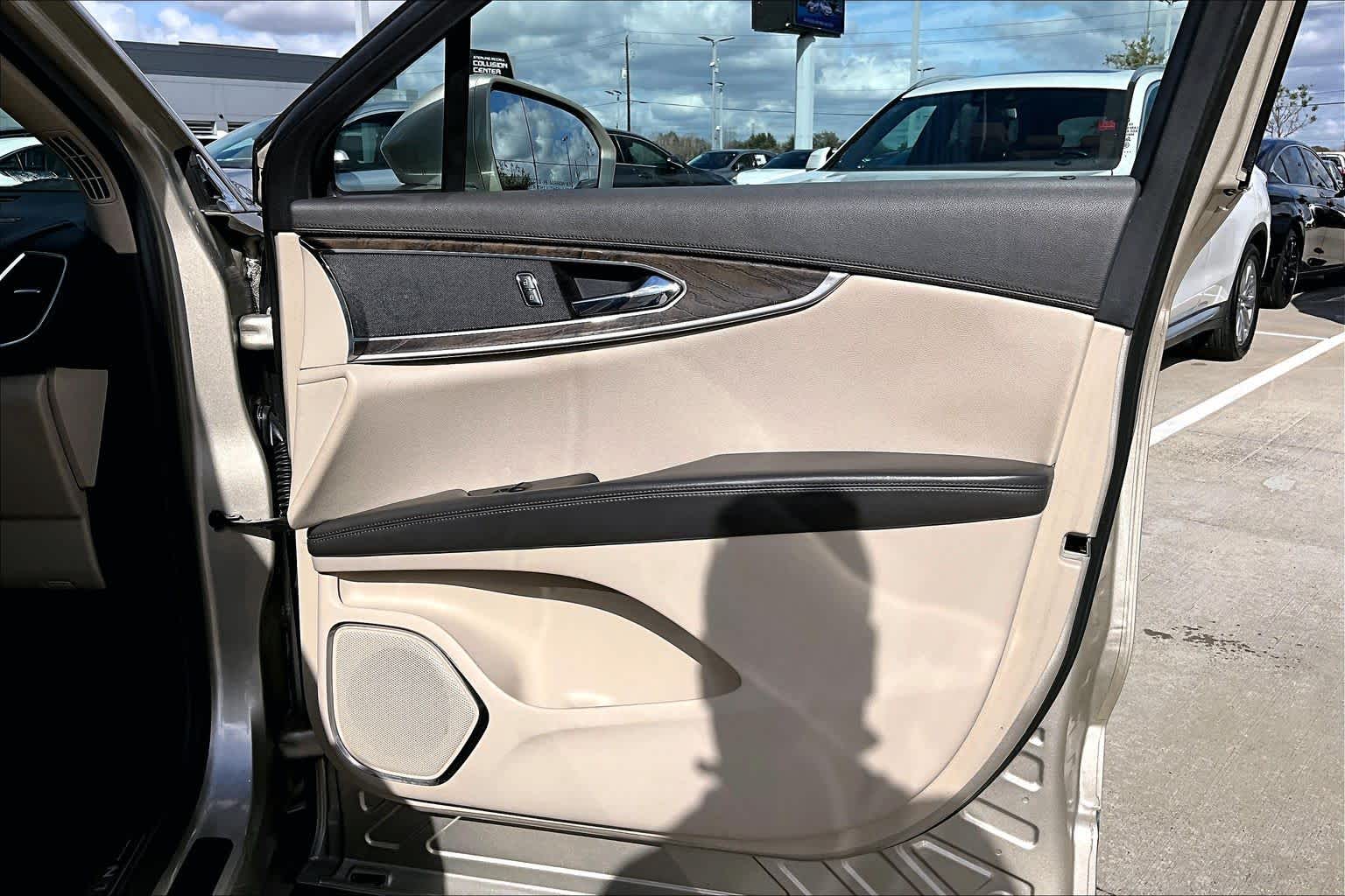 2017 Lincoln MKX Select Palladium White Gold Metallic at Mac Haik Ford