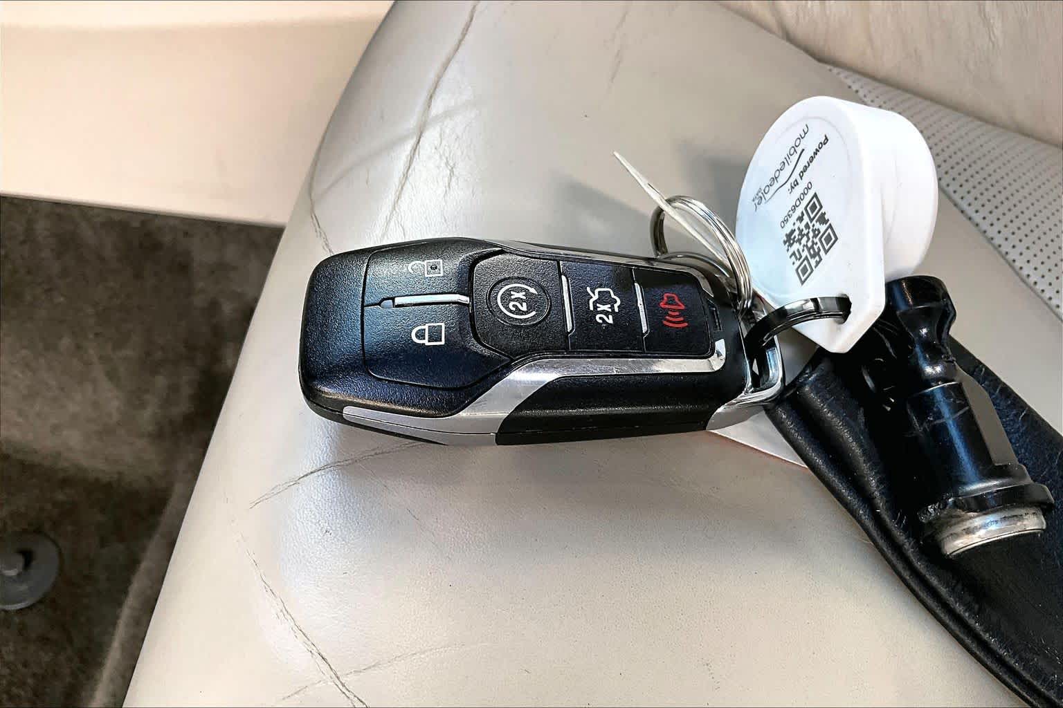 2017 Lincoln MKX Select Palladium White Gold Metallic at Mac Haik Ford