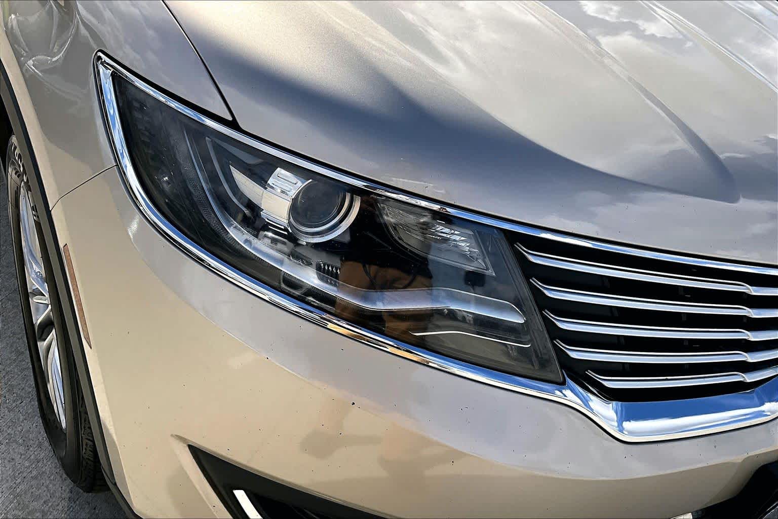 2017 Lincoln MKX Select Palladium White Gold Metallic at Mac Haik Ford