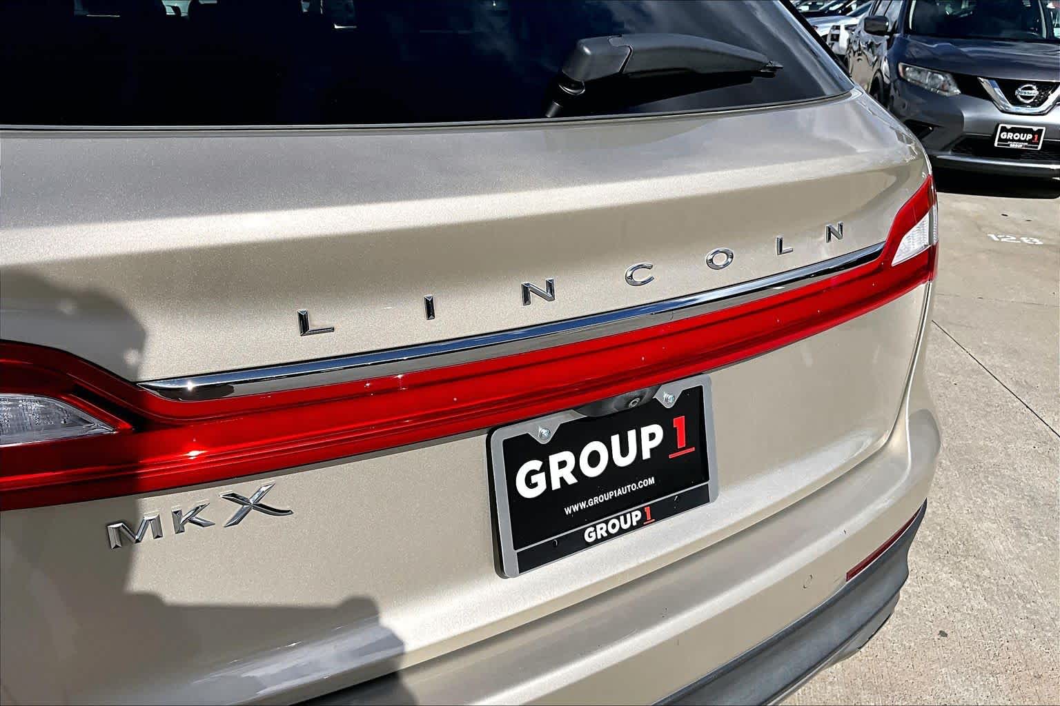 2017 Lincoln MKX Select Palladium White Gold Metallic at Mac Haik Ford