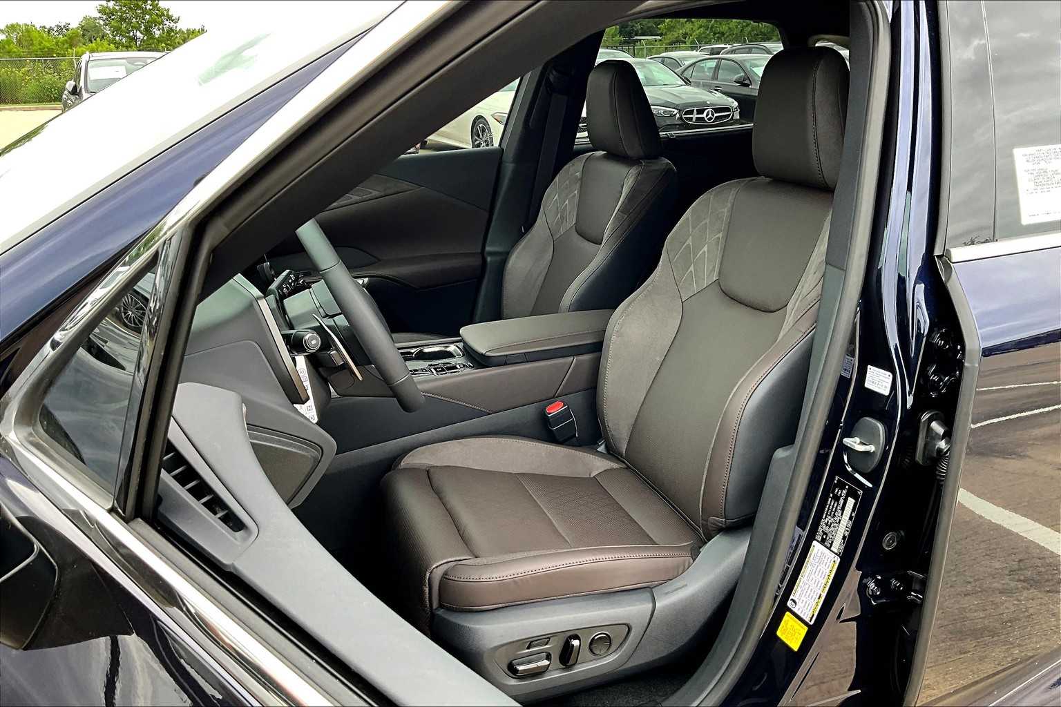 2025 Lexus RX 350 photo 9 of 22