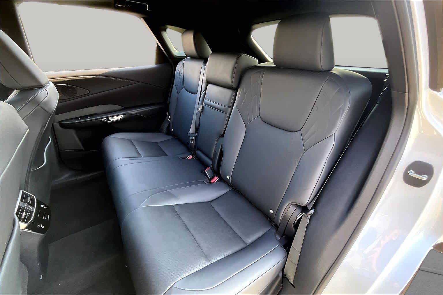 2025 Lexus RX 350 photo 18 of 34