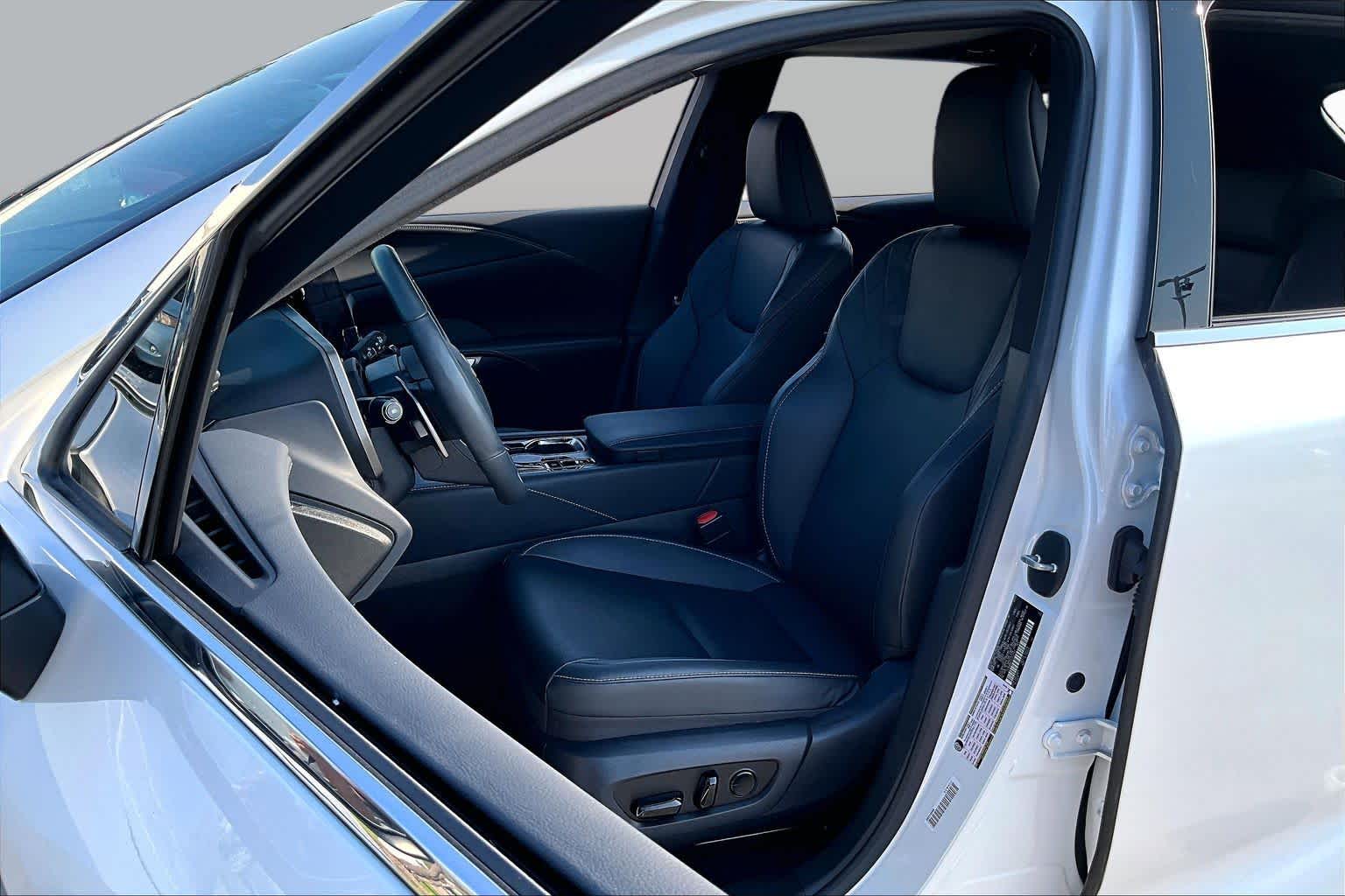 2025 Lexus RX 350 photo 7 of 34