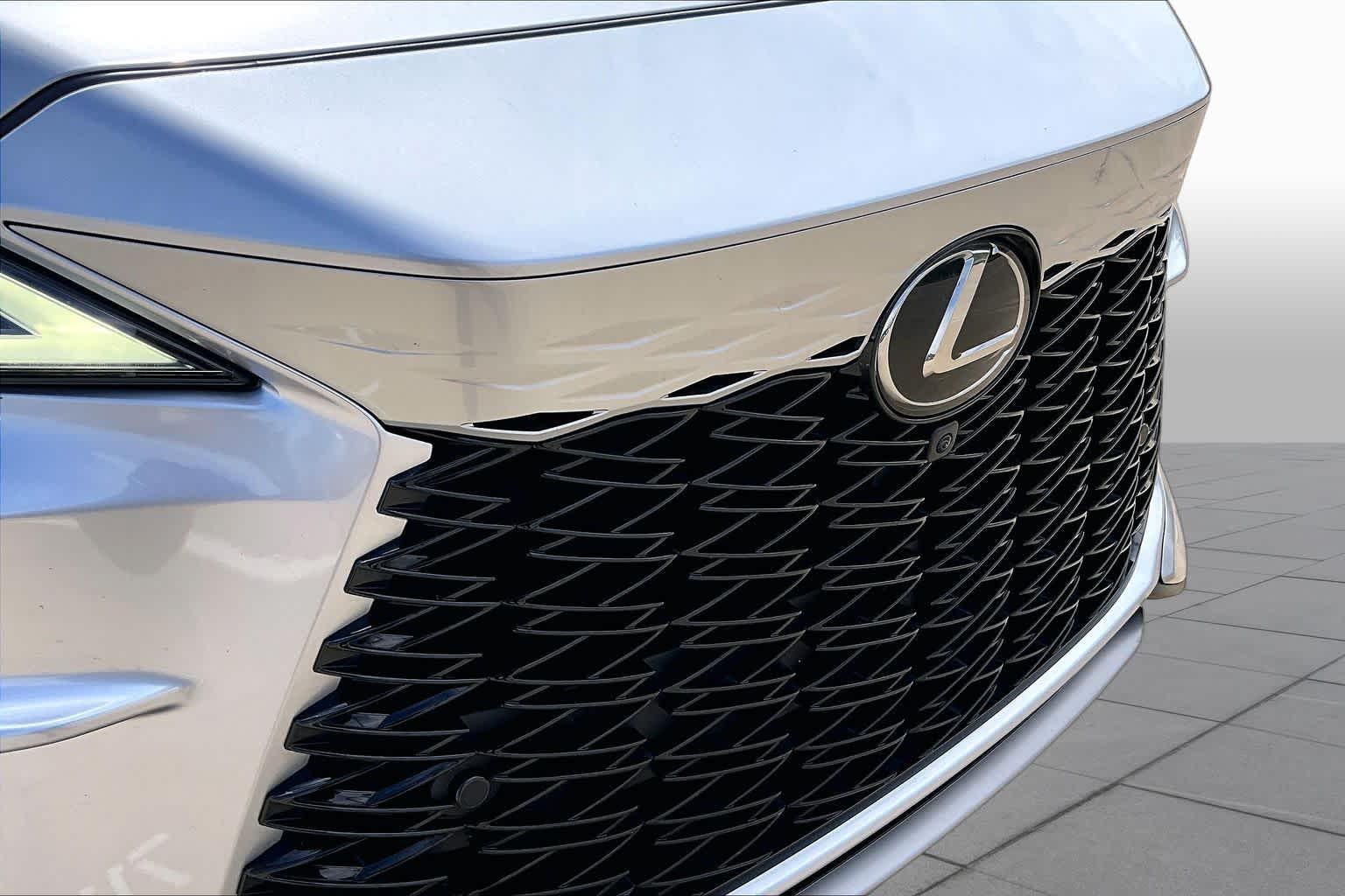 2024 Lexus RX 350 photo 30 of 37