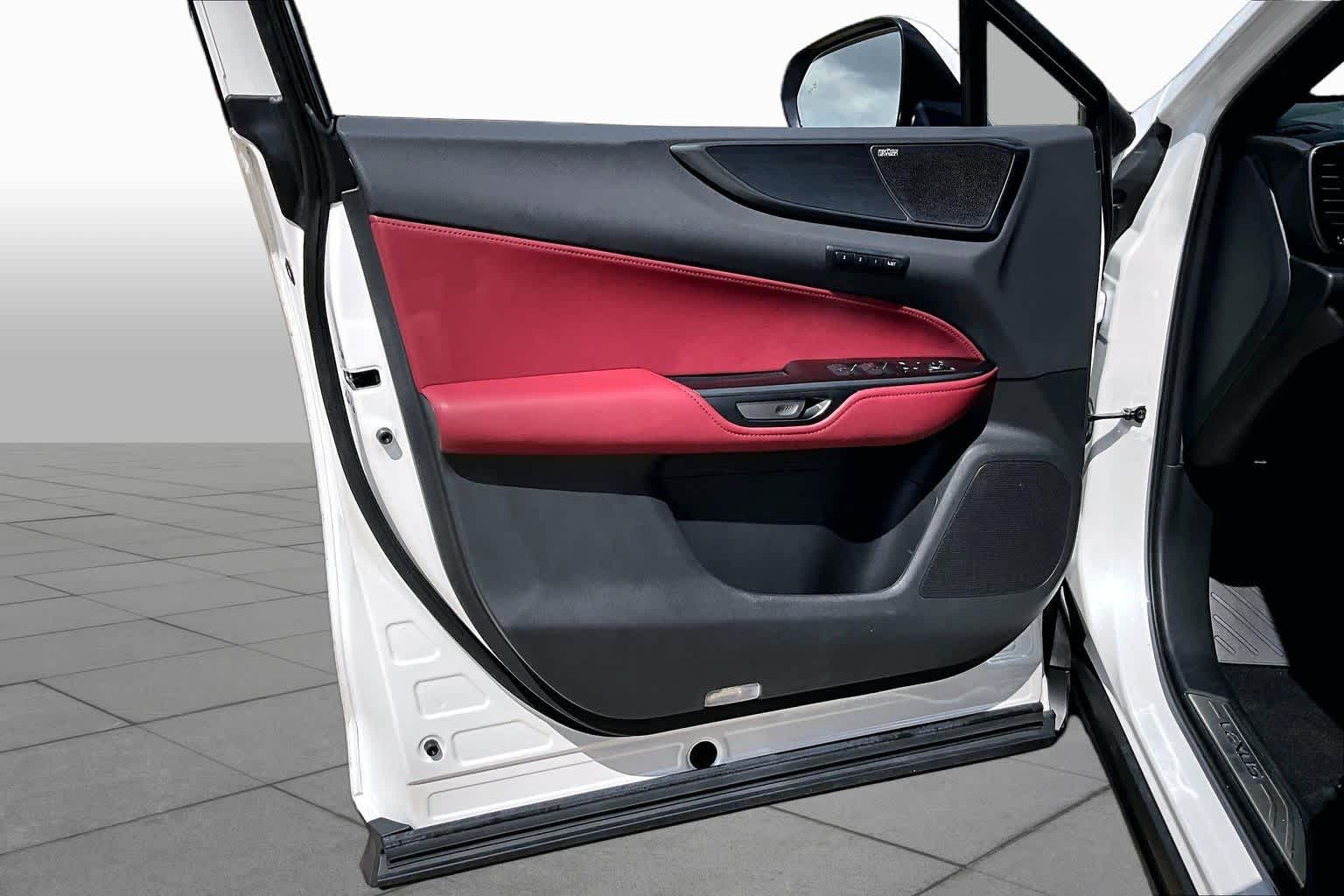 2025 Lexus NX 350 photo 22 of 34