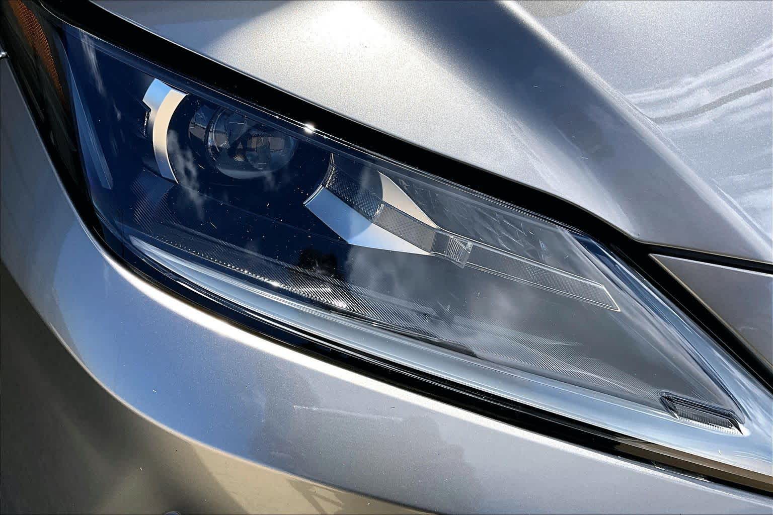 2020 Lexus RX 350 photo 28 of 37