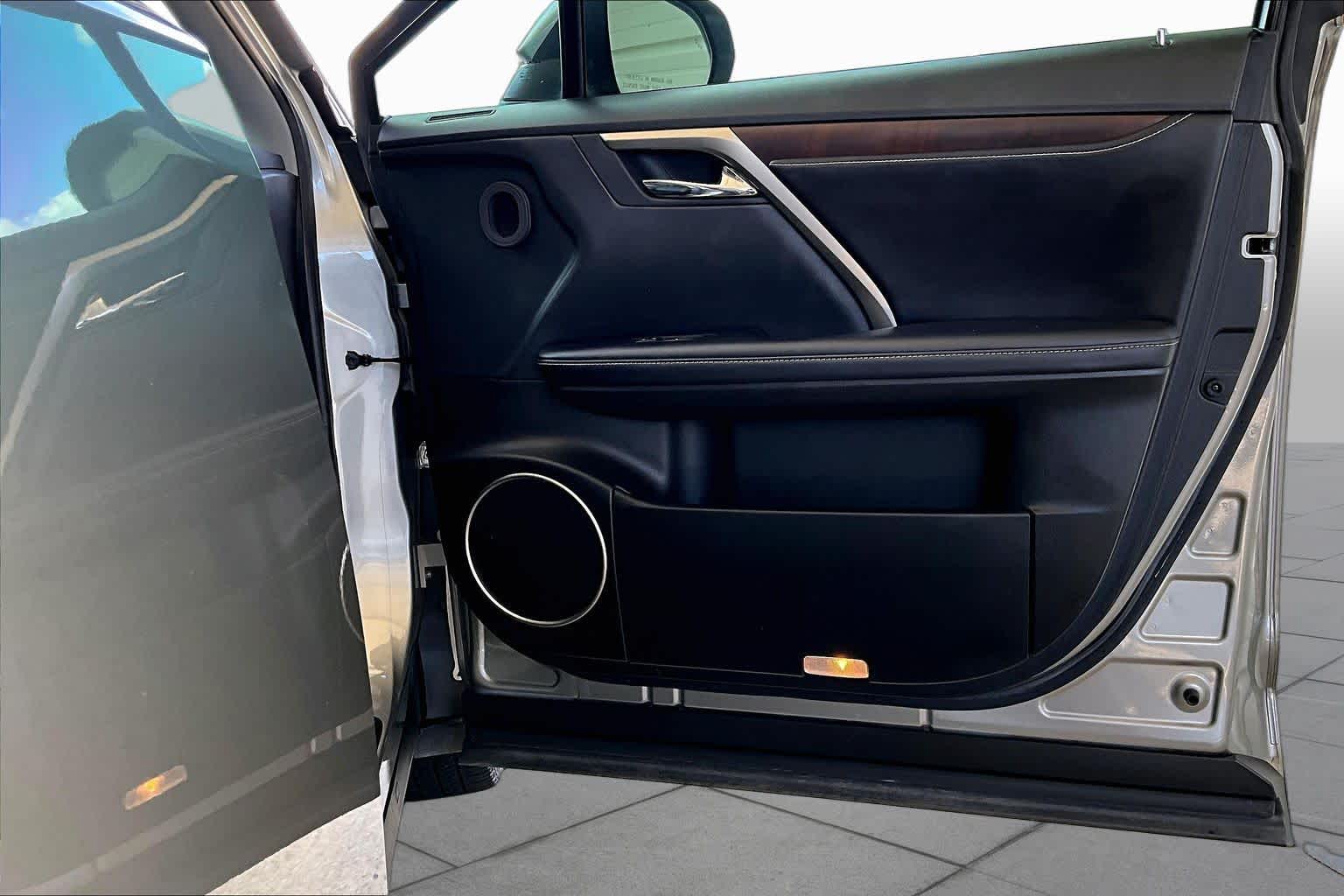 2020 Lexus RX 350 photo 23 of 37