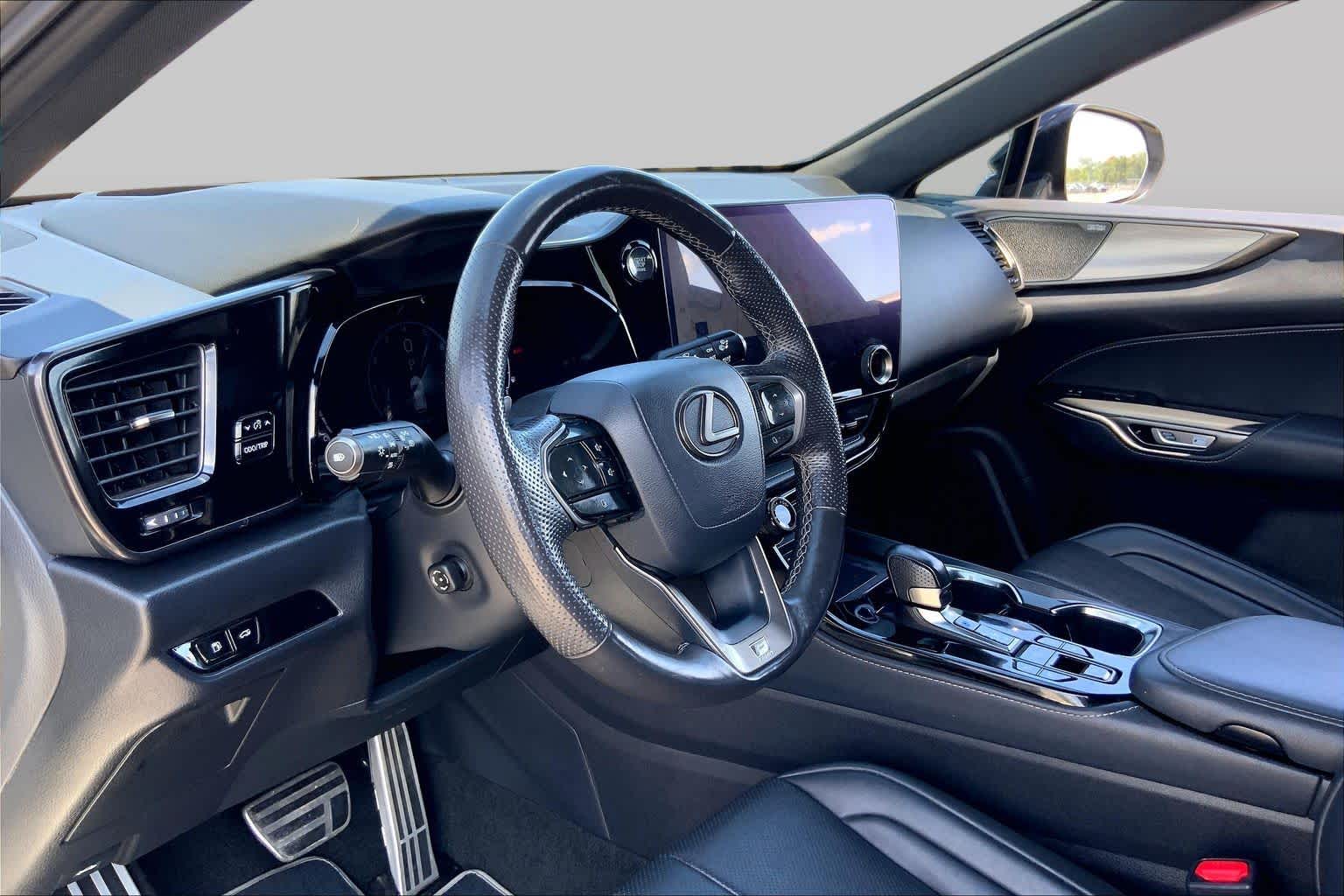 2024 Lexus NX 350 photo 17 of 36