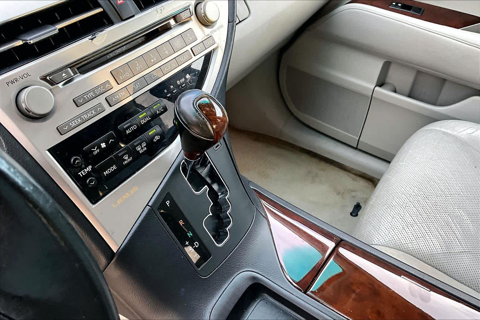 2010 Lexus RX 350 photo 13 of 30