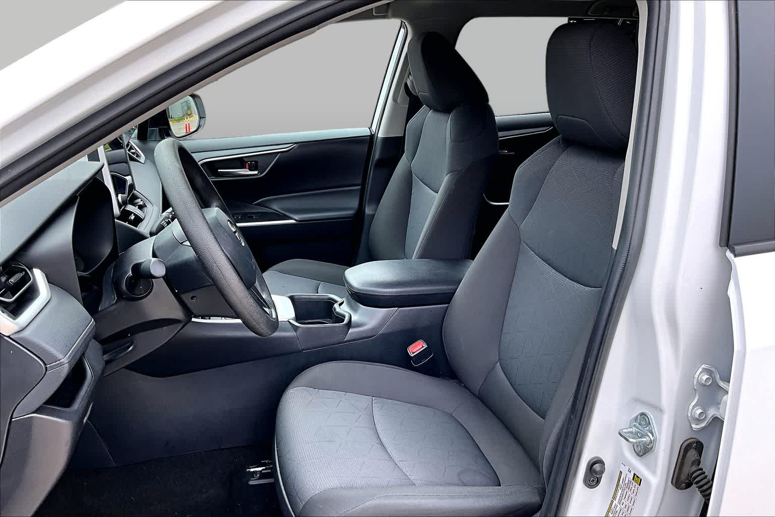 2025 Toyota RAV4 XLE - 7