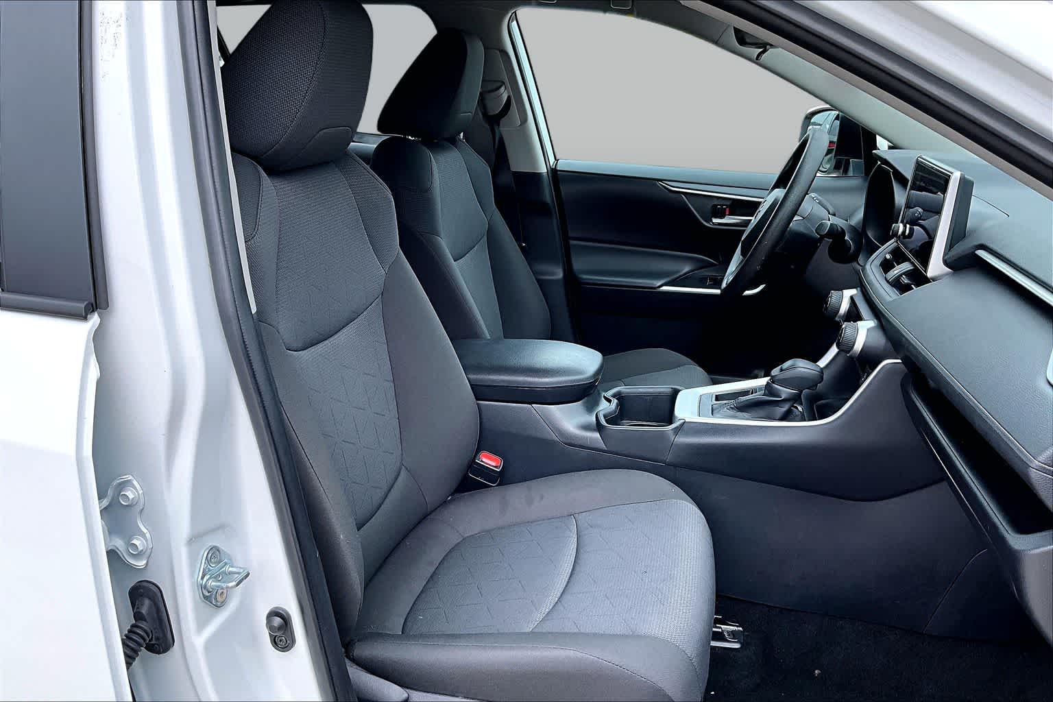 2025 Toyota RAV4 XLE - 8