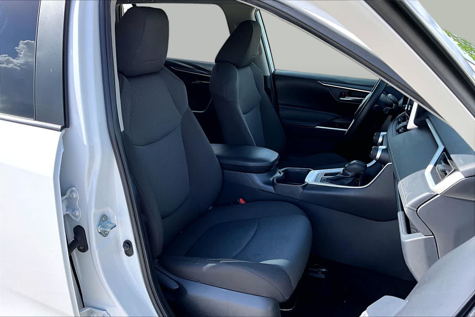 2025 Toyota RAV4 XLE - 8