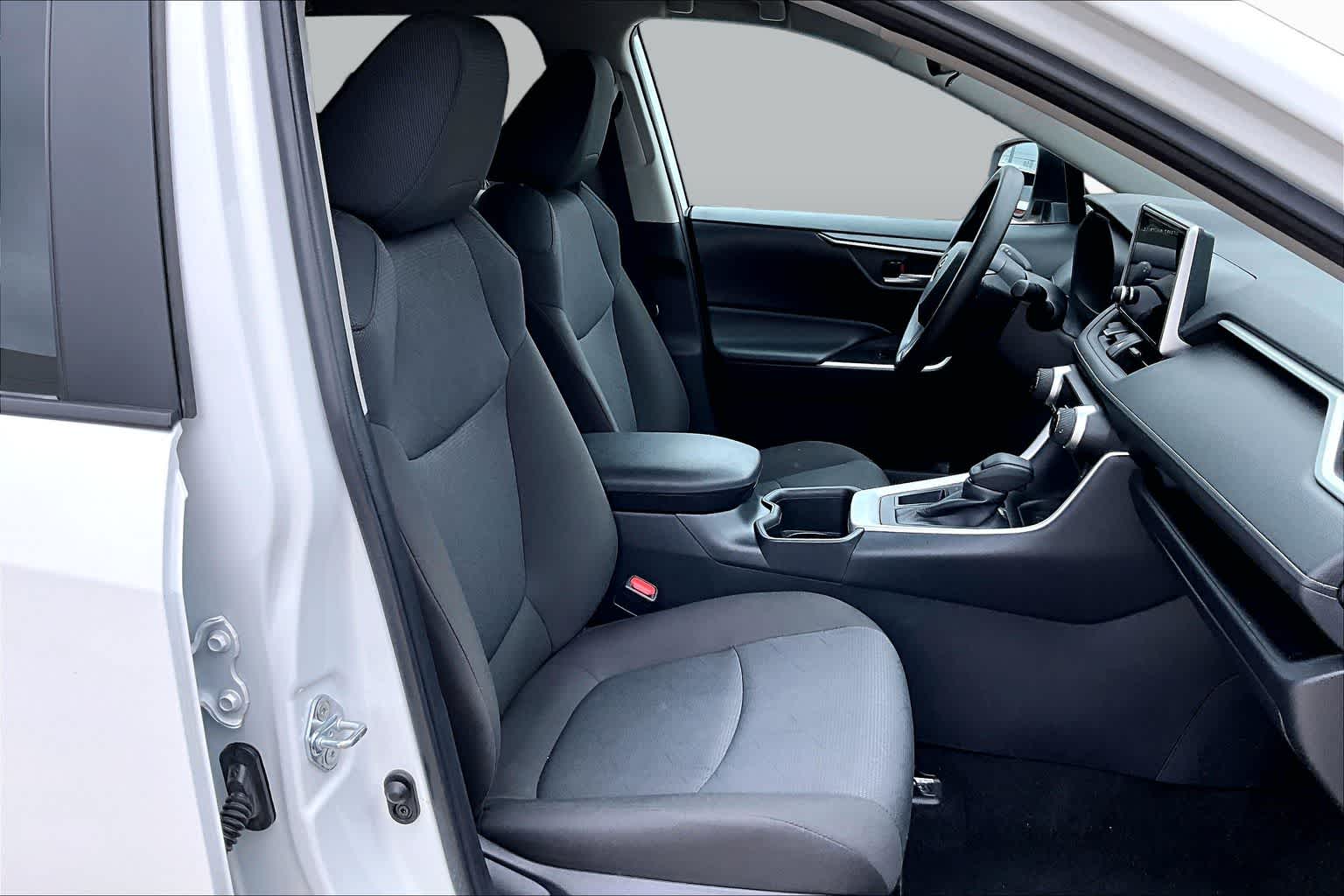 2025 Toyota RAV4 XLE - 8